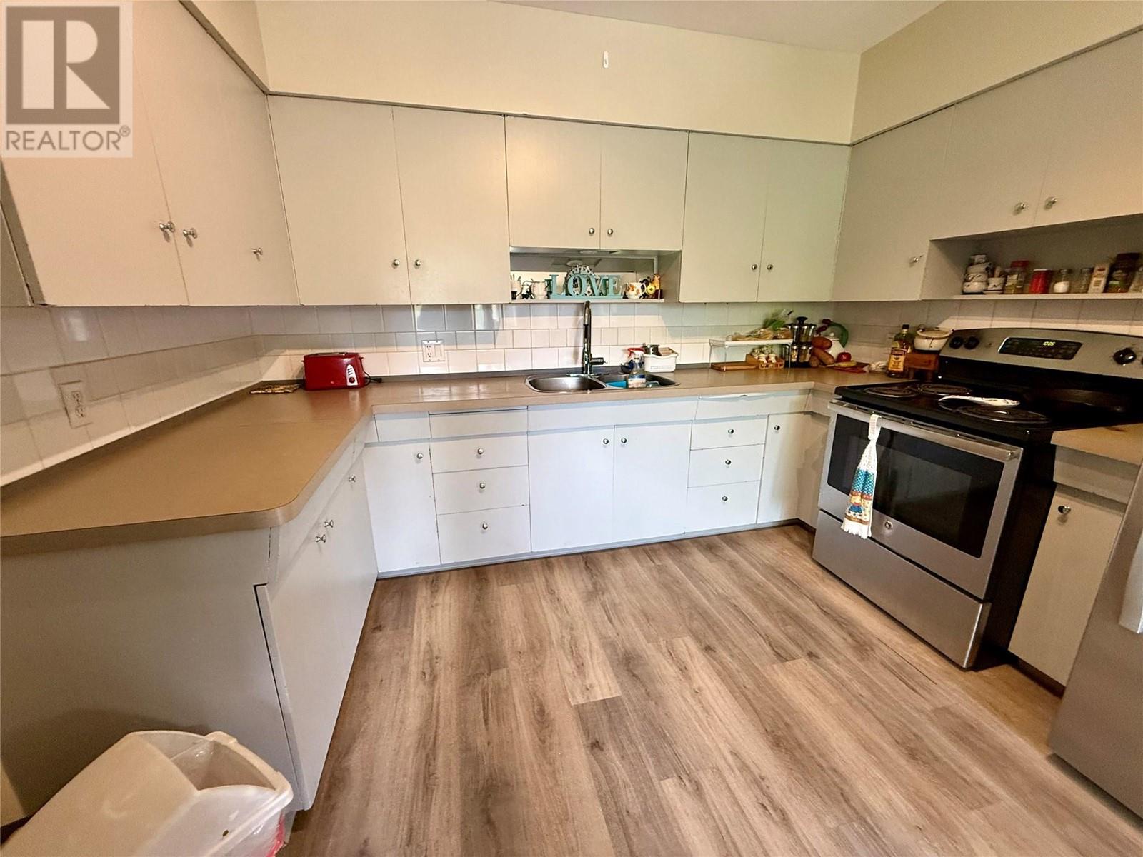 714 12th Street, Castlegar, British Columbia  V1N 2K3 - Photo 13 - 10345593