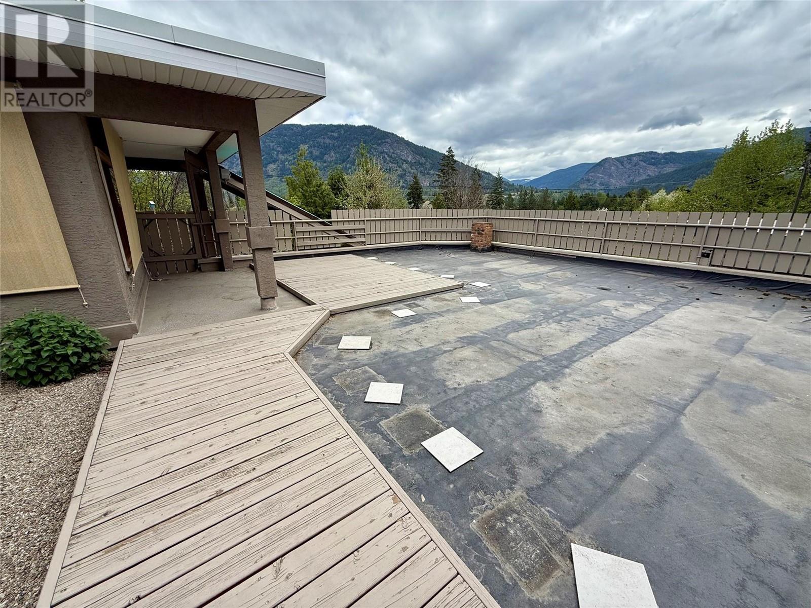 714 12th Street, Castlegar, British Columbia  V1N 2K3 - Photo 22 - 10345593