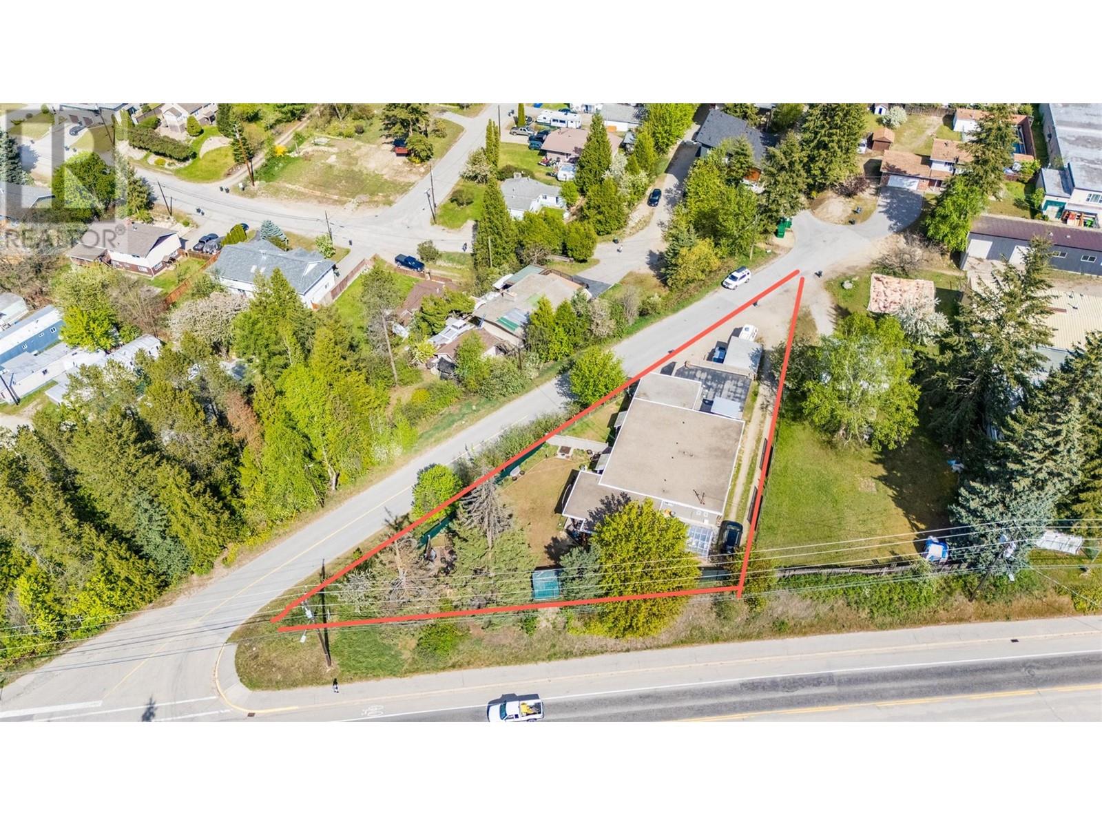714 12th Street, Castlegar, British Columbia  V1N 2K3 - Photo 3 - 10345593