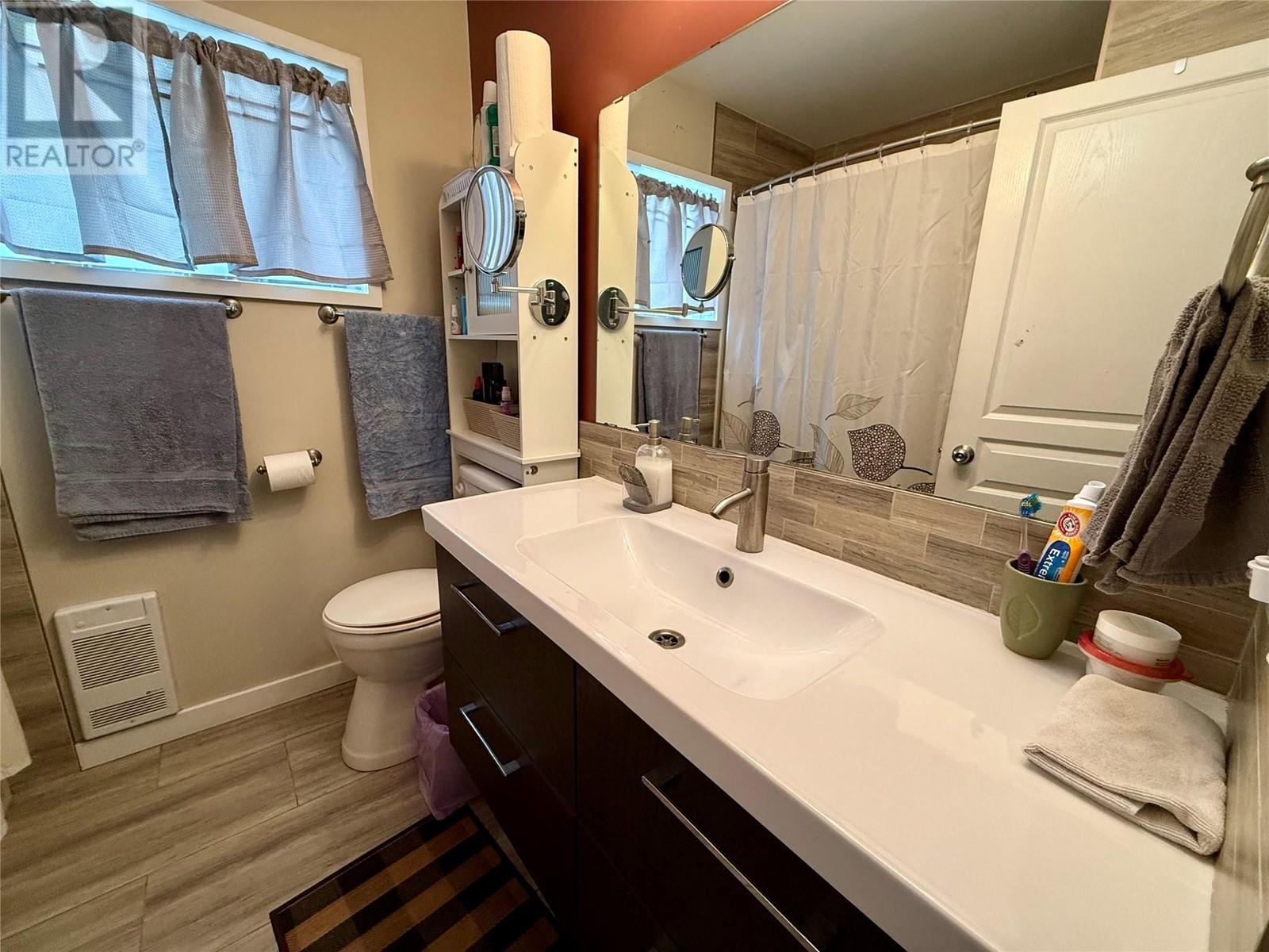 714 12th Street, Castlegar, British Columbia  V1N 2K3 - Photo 39 - 10345593