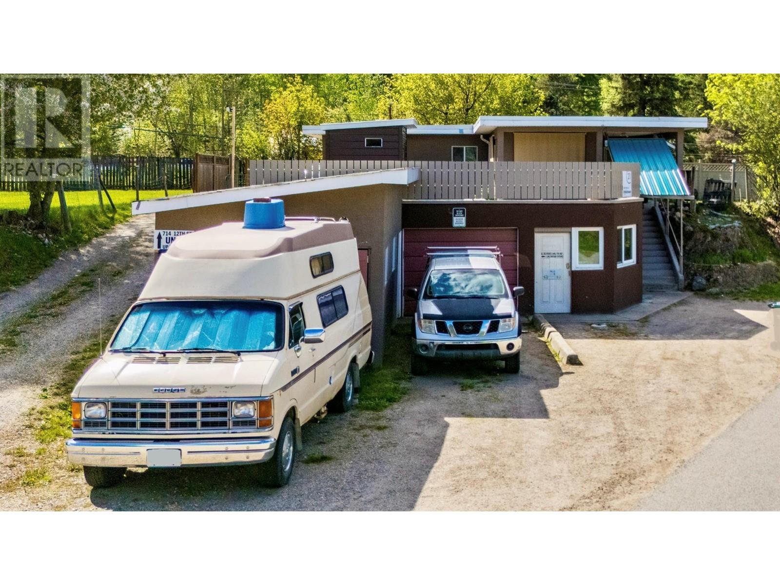 714 12th Street, Castlegar, British Columbia  V1N 2K3 - Photo 4 - 10345593