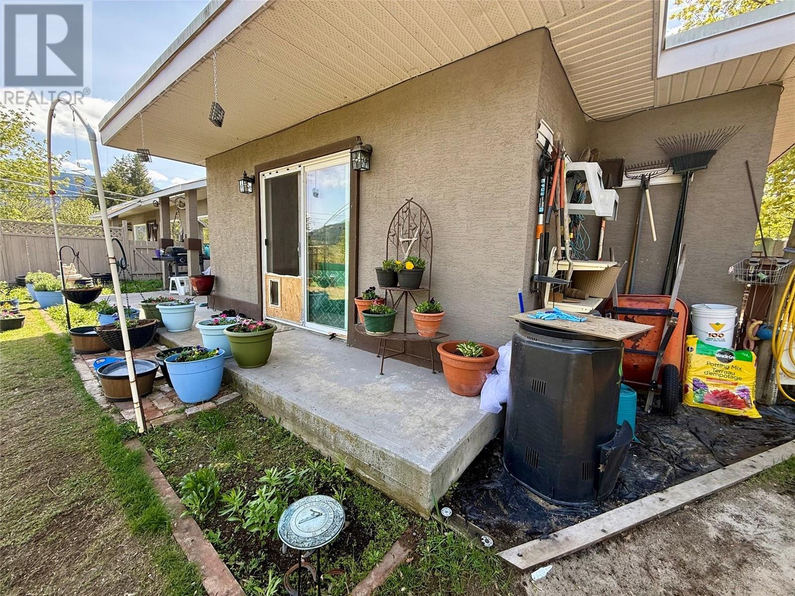 714 12th Street, Castlegar, British Columbia  V1N 2K3 - Photo 46 - 10345593