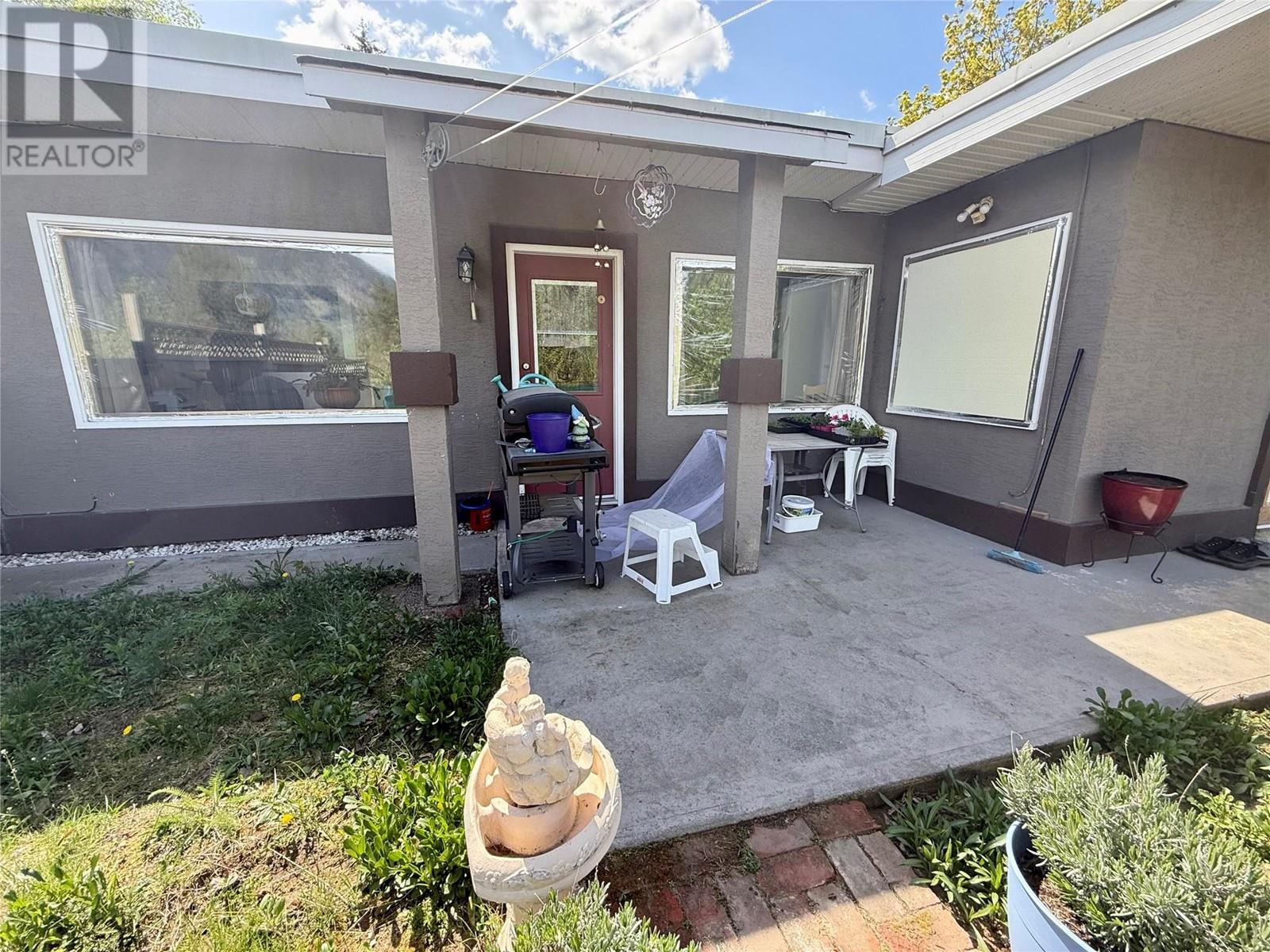714 12th Street, Castlegar, British Columbia  V1N 2K3 - Photo 47 - 10345593
