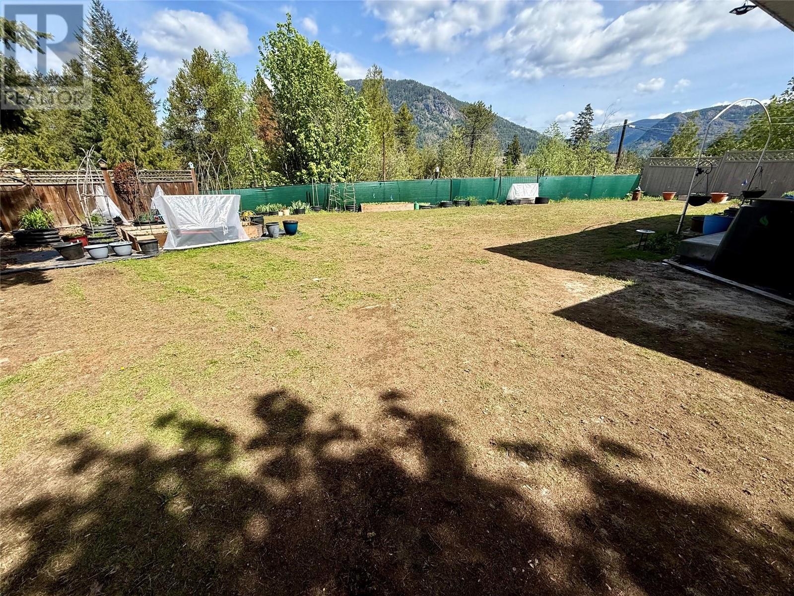 714 12th Street, Castlegar, British Columbia  V1N 2K3 - Photo 48 - 10345593