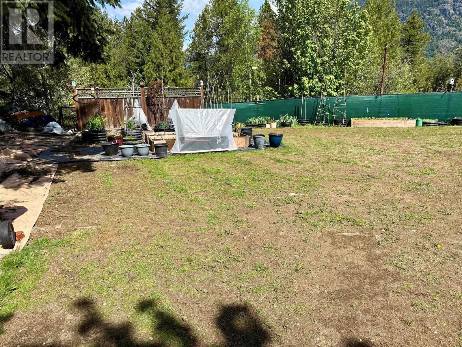 714 12th Street, Castlegar, British Columbia  V1N 2K3 - Photo 49 - 10345593