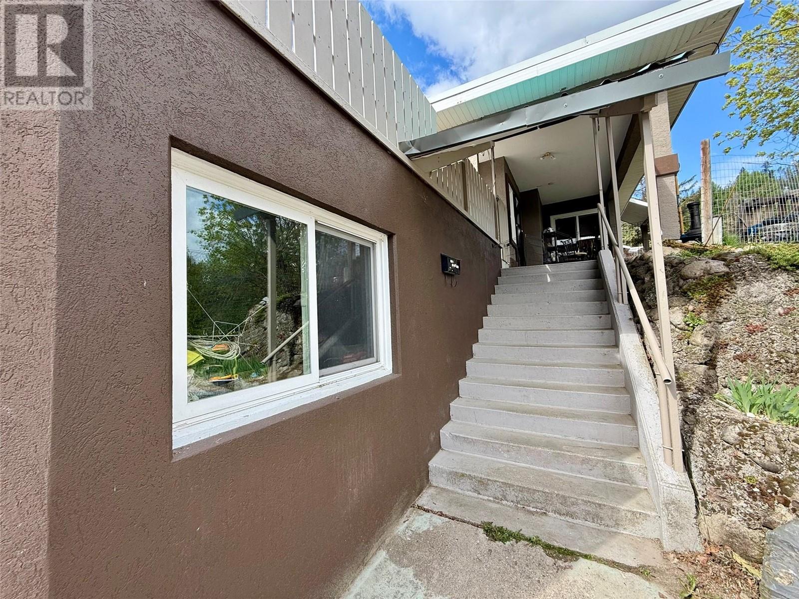 714 12th Street, Castlegar, British Columbia  V1N 2K3 - Photo 6 - 10345593