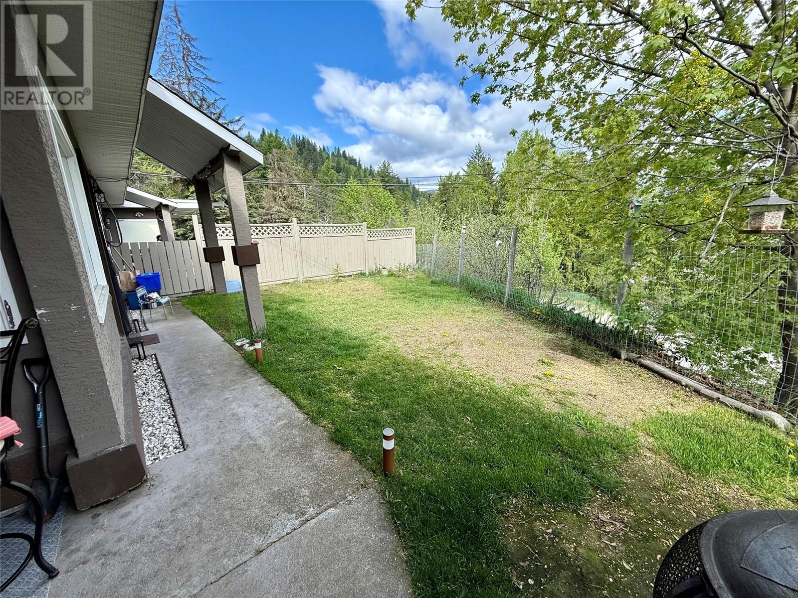 714 12th Street, Castlegar, British Columbia  V1N 2K3 - Photo 9 - 10345593