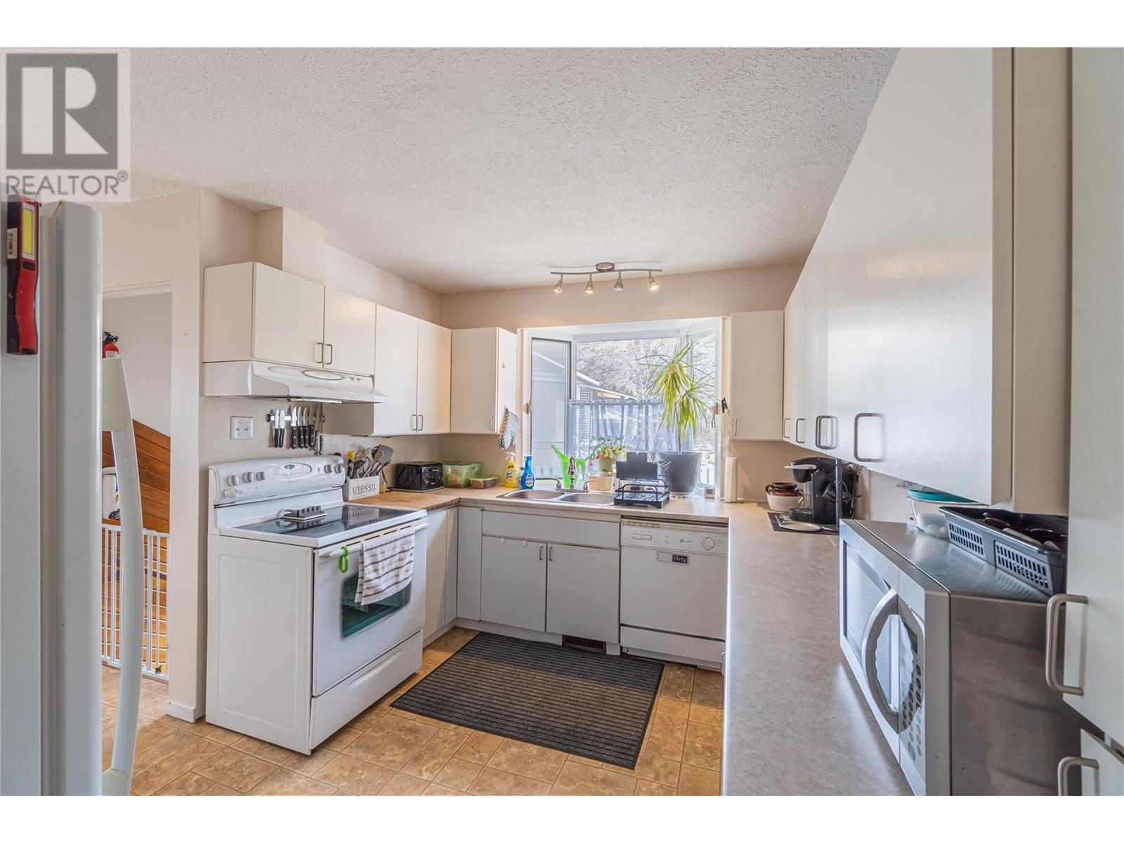 3241 Glendon Drive, Kamloops, British Columbia  V2B 7J9 - Photo 23 - 10345514