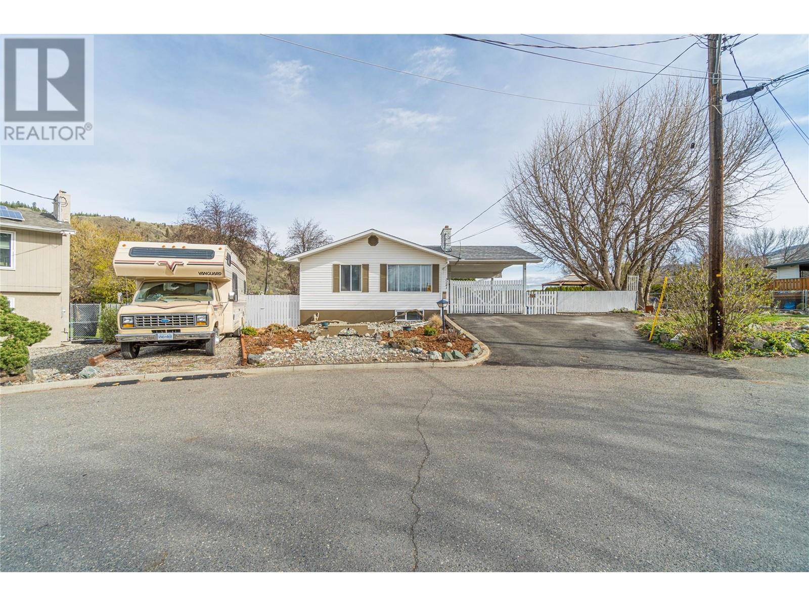 3241 Glendon Drive, Kamloops, British Columbia  V2B 7J9 - Photo 3 - 10345514