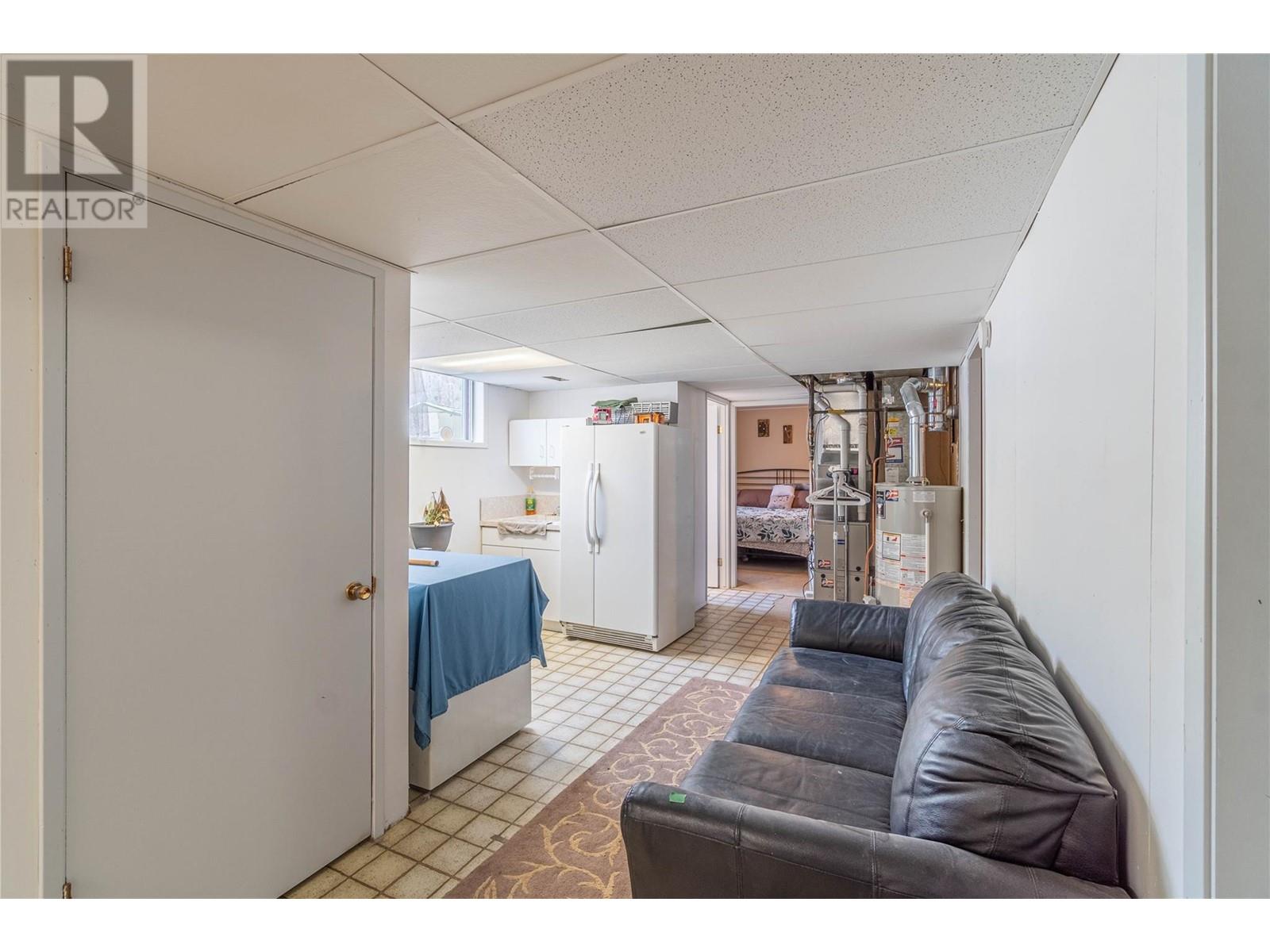 3241 Glendon Drive, Kamloops, British Columbia  V2B 7J9 - Photo 33 - 10345514