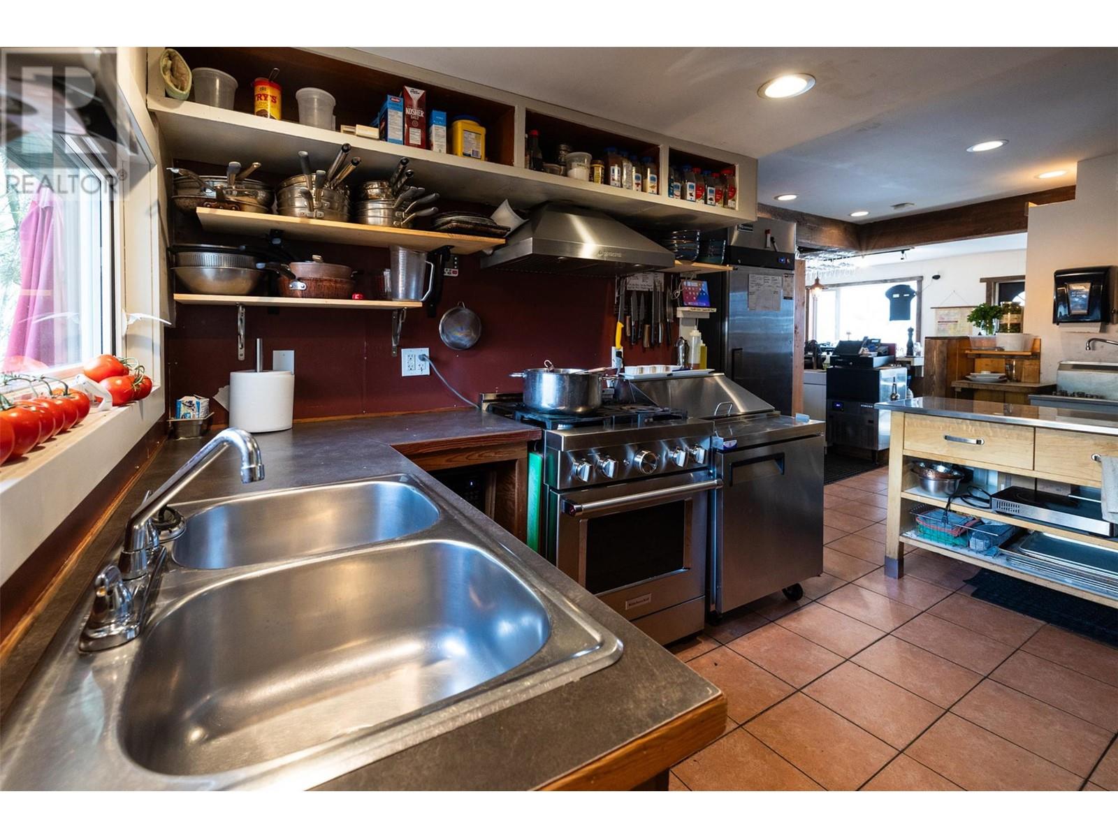 851 7th Avenue, Fernie, British Columbia  V0B 1M0 - Photo 14 - 10345790