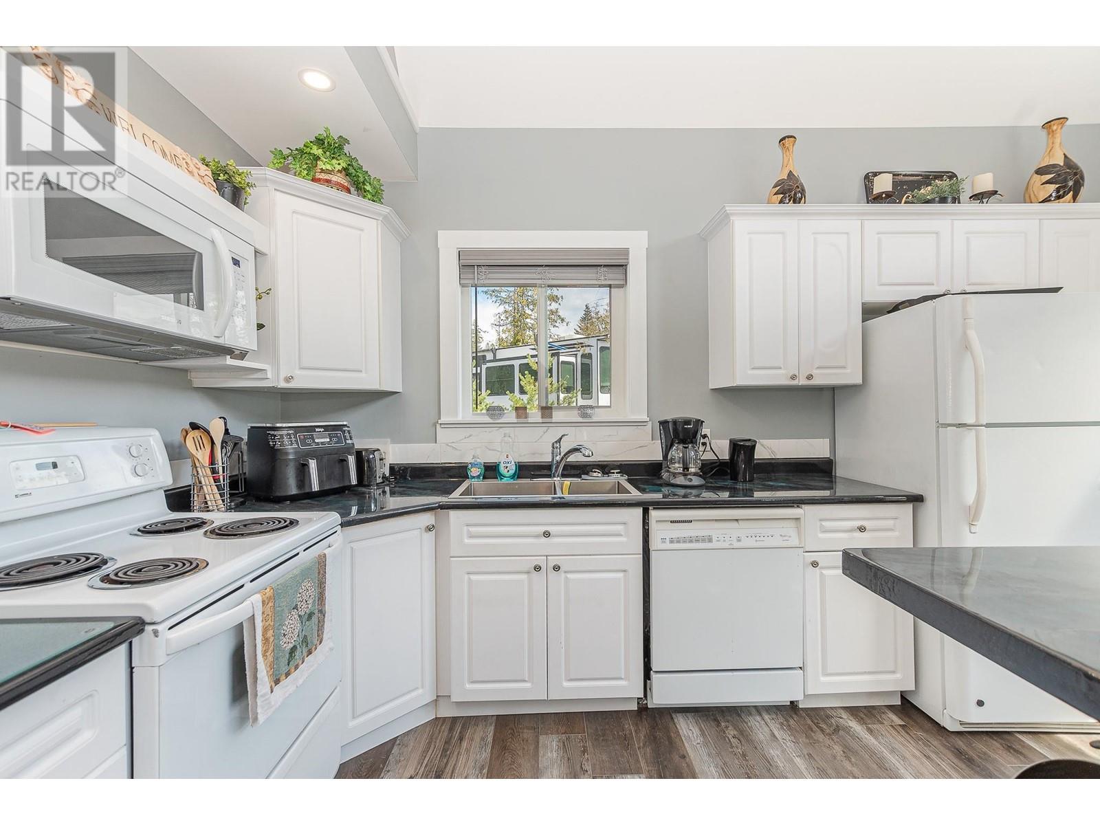 106 Parkside Place, Enderby, British Columbia  V0E 1V5 - Photo 7 - 10345287