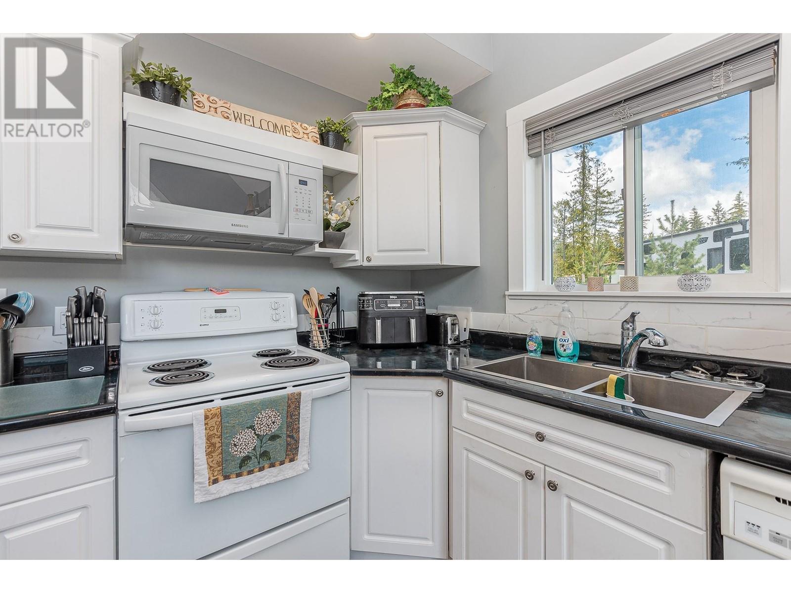 106 Parkside Place, Enderby, British Columbia  V0E 1V5 - Photo 8 - 10345287