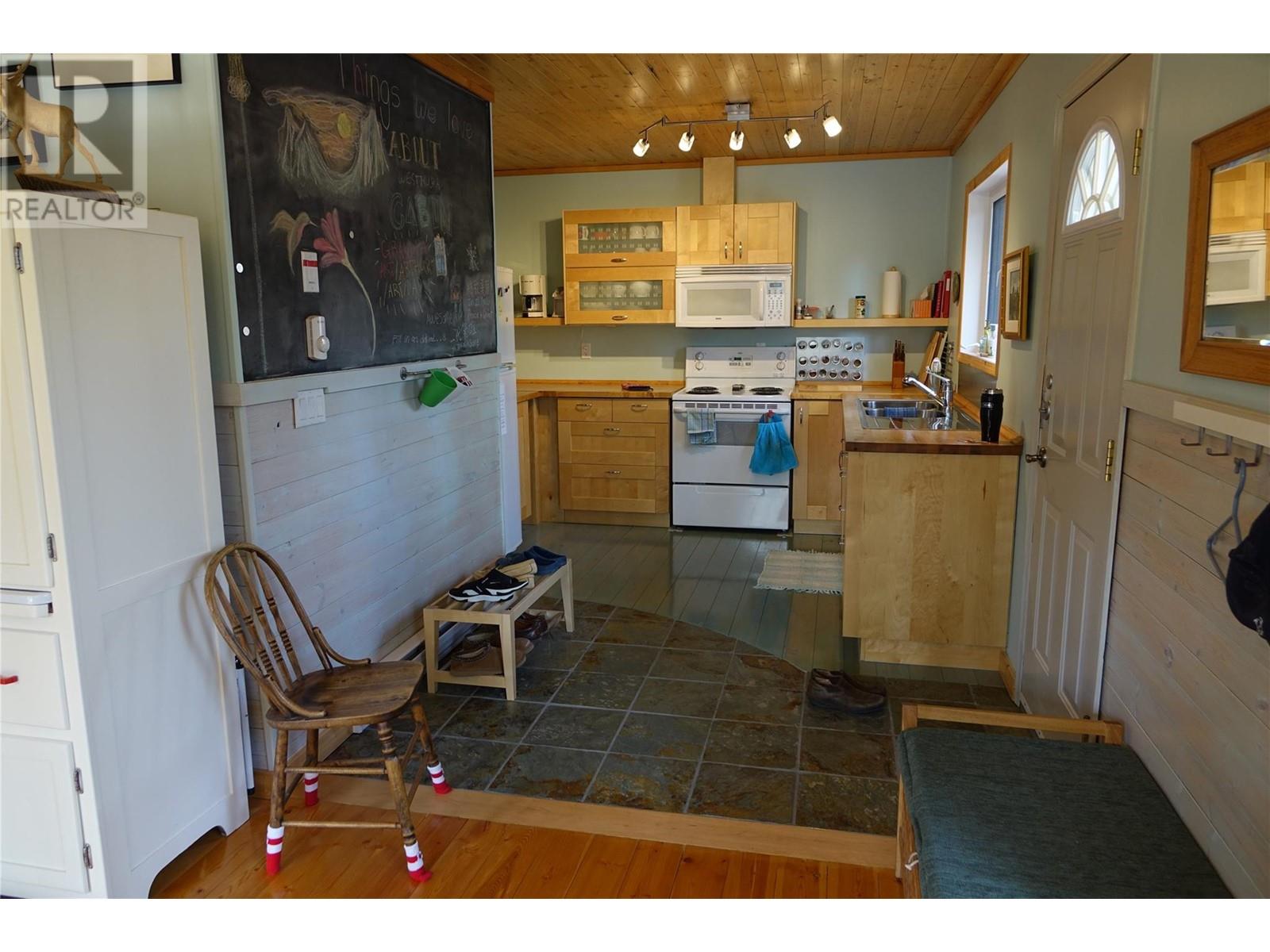 2304 Holmes-Deakin Road, Golden, British Columbia  V0A 1H1 - Photo 6 - 10345886