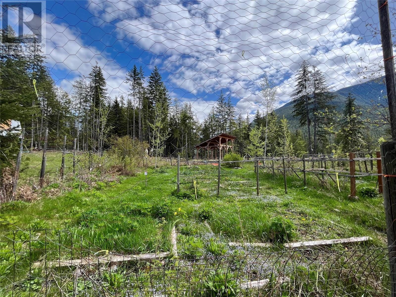 864 Bartley Road, Nakusp, British Columbia  V0G 1R0 - Photo 16 - 10345766