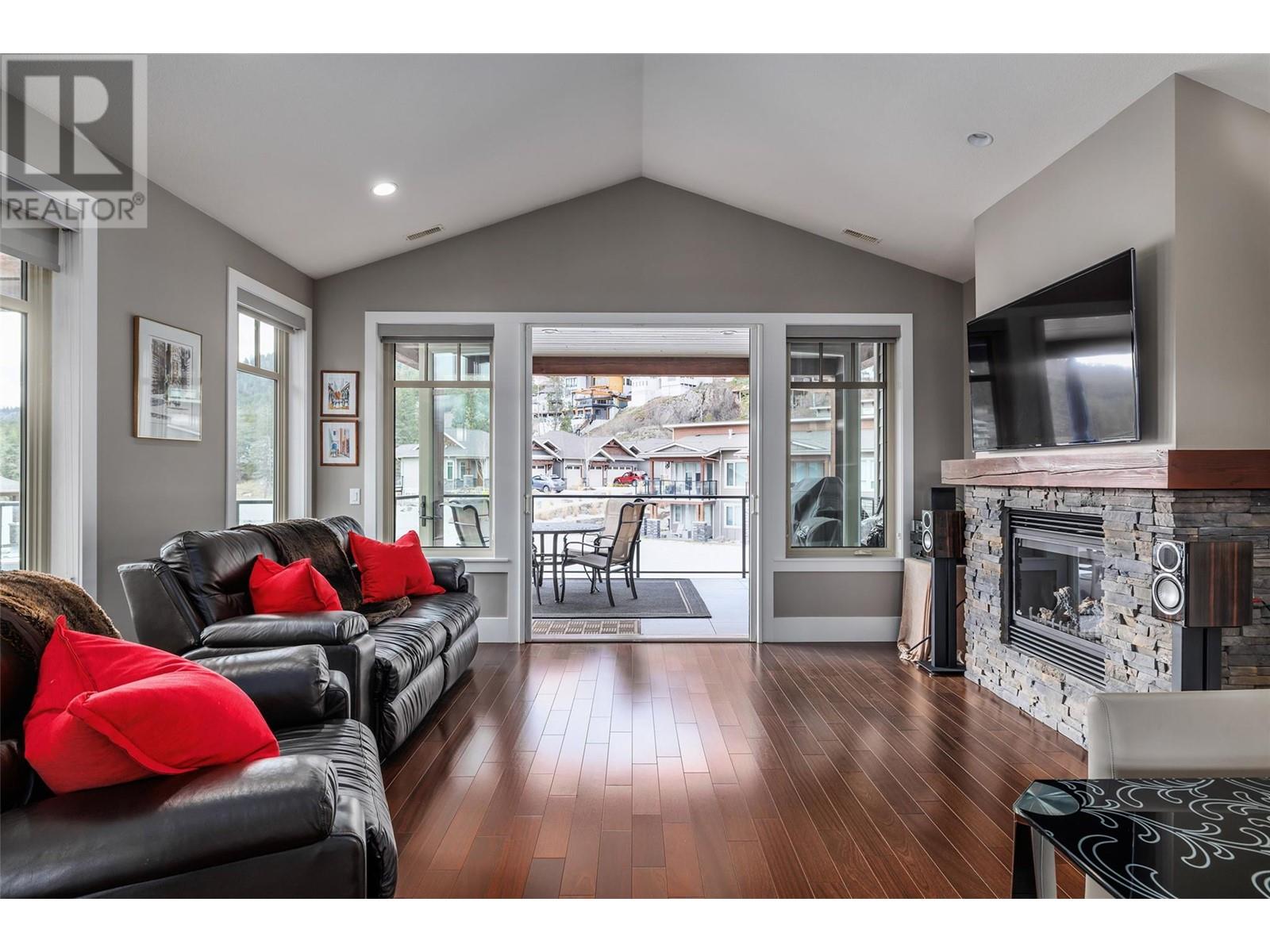 4000 Redstone Crescent Unit# 203, Peachland, British Columbia  V0H 1X5 - Photo 2 - 10345548