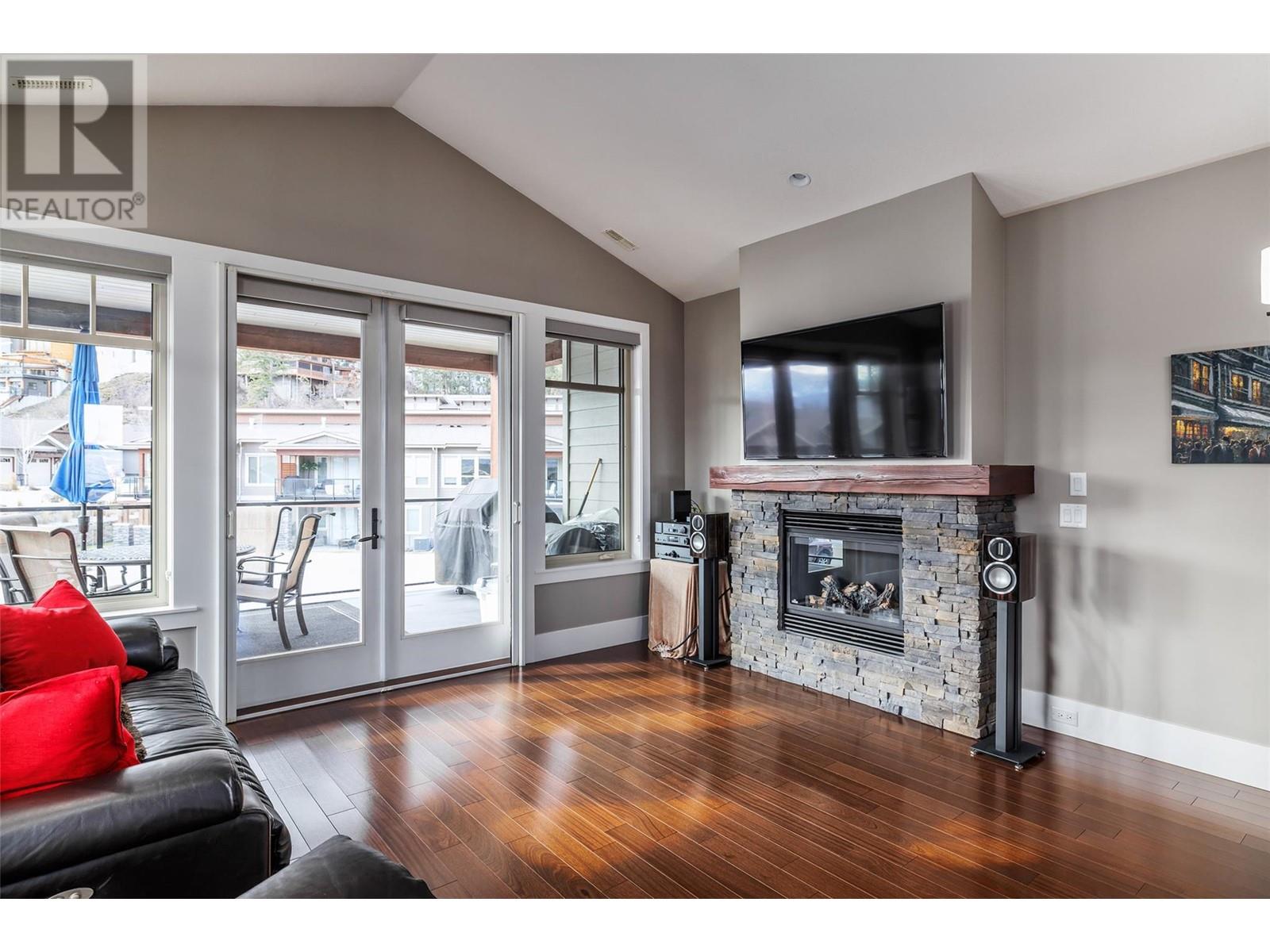 4000 Redstone Crescent Unit# 203, Peachland, British Columbia  V0H 1X5 - Photo 3 - 10345548