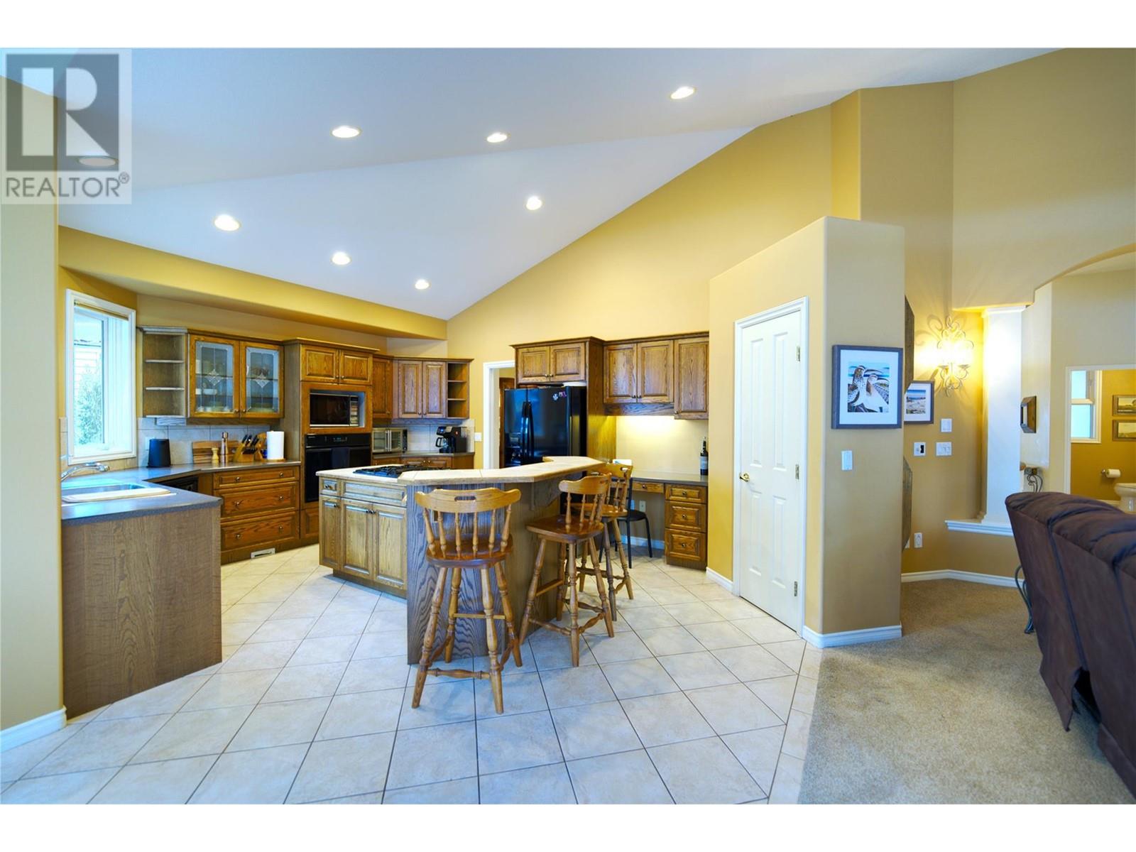 3905 Gallaghers Circle, Kelowna, British Columbia  V1W 3Z9 - Photo 11 - 10345835
