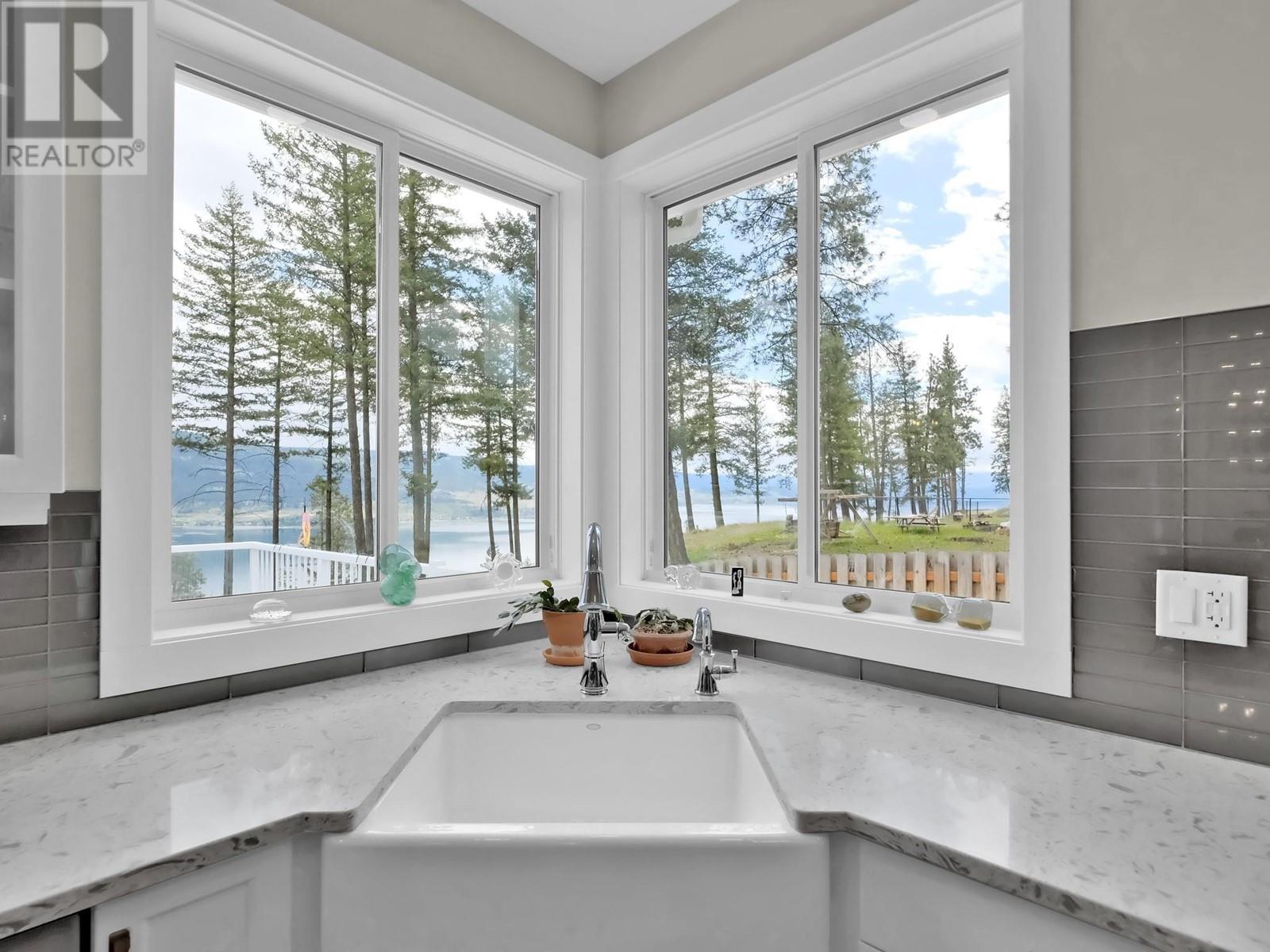 7255 Dunwaters Road, Kelowna, British Columbia  V1Z 3W4 - Photo 15 - 10345565