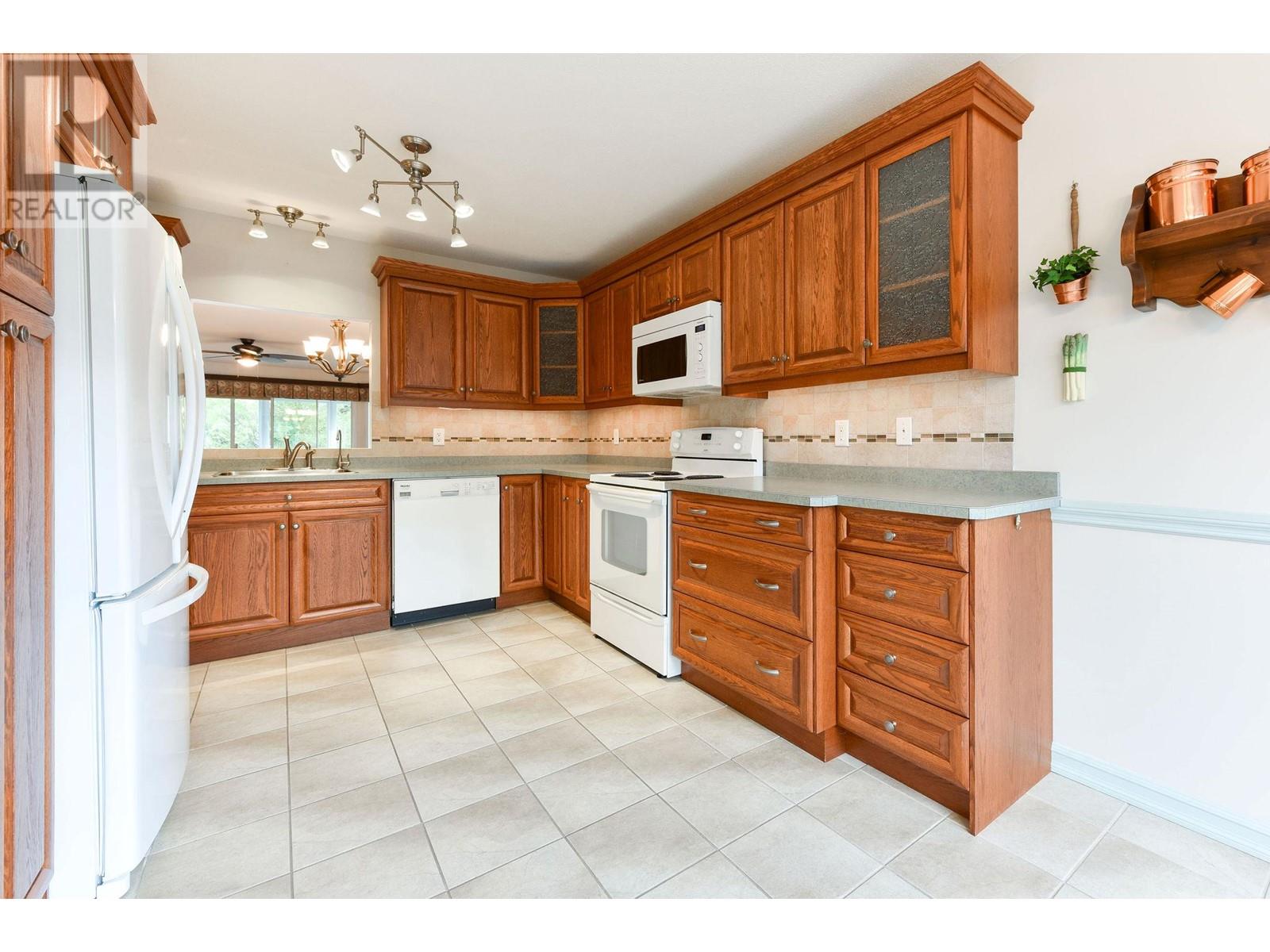 27 Kingfisher Drive, Penticton, British Columbia  V2A 8K6 - Photo 3 - 10345804