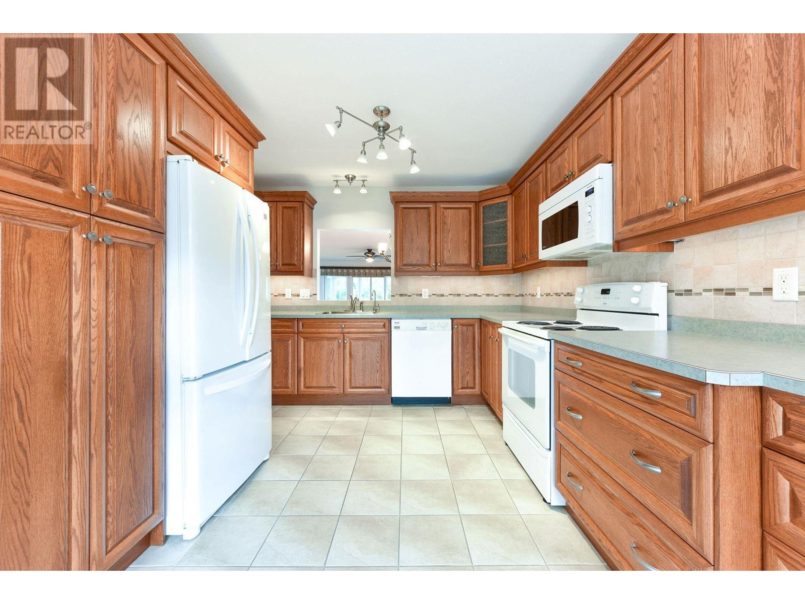 27 Kingfisher Drive, Penticton, British Columbia  V2A 8K6 - Photo 6 - 10345804