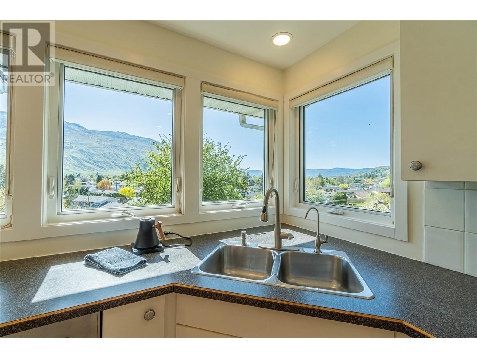 963 Sicamore Drive, Kamloops, British Columbia  V2B 8B7 - Photo 3 - 10345710
