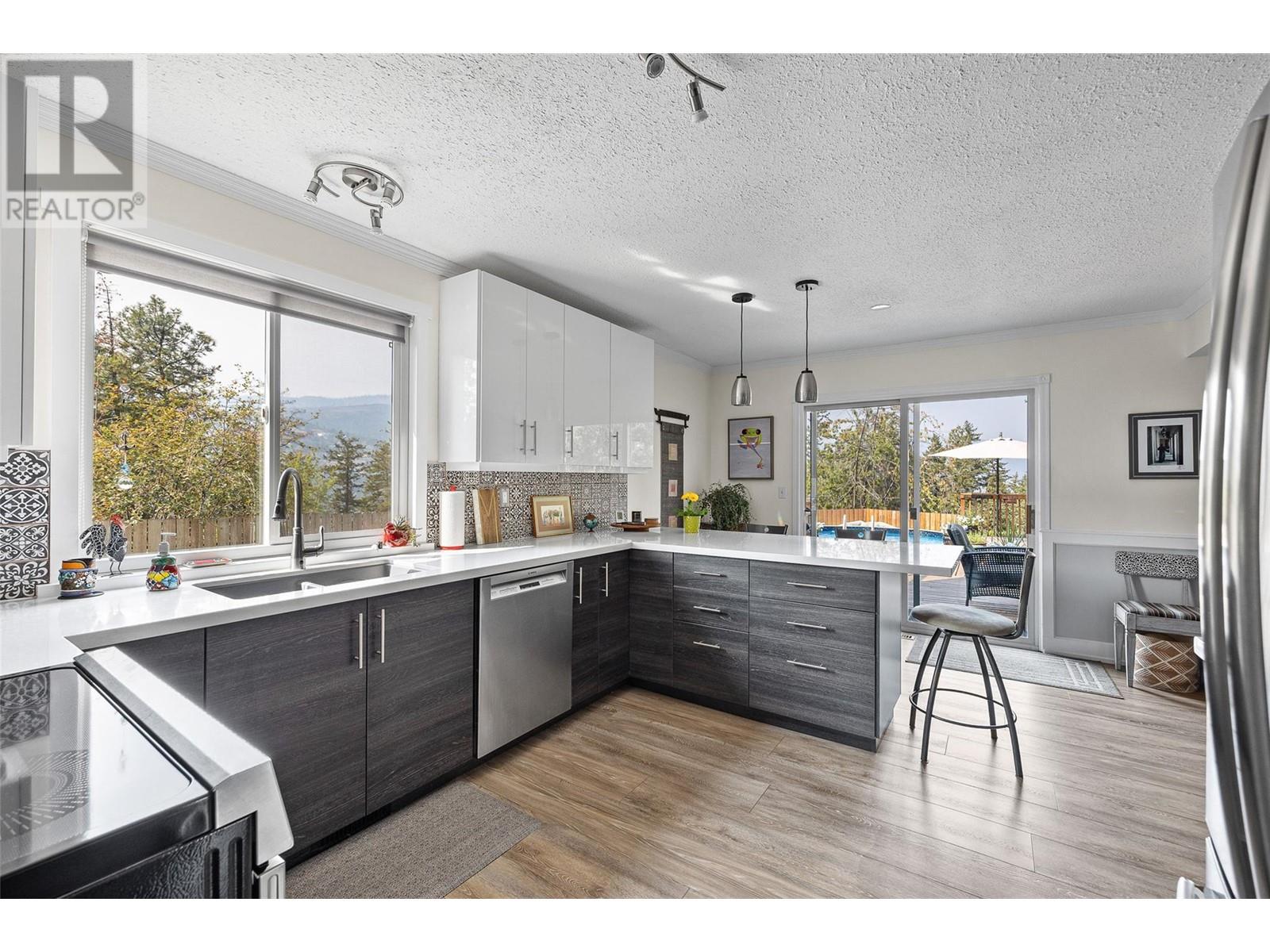 1996 Tomat Avenue, Kelowna, British Columbia  V1Z 3C5 - Photo 9 - 10344897