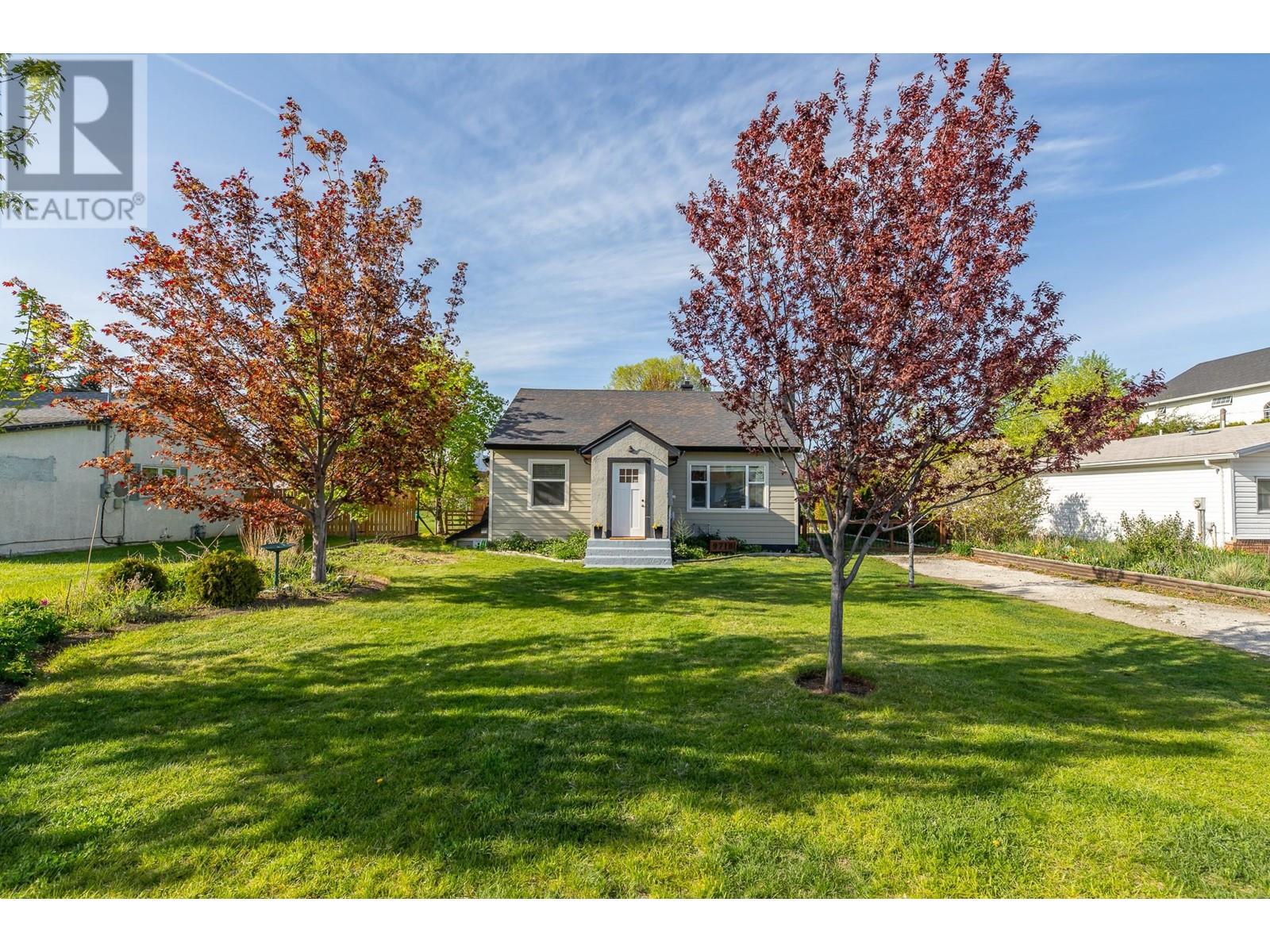 9718 Julia Street, Summerland, British Columbia  V0H 1Z6 - Photo 1 - 10345871