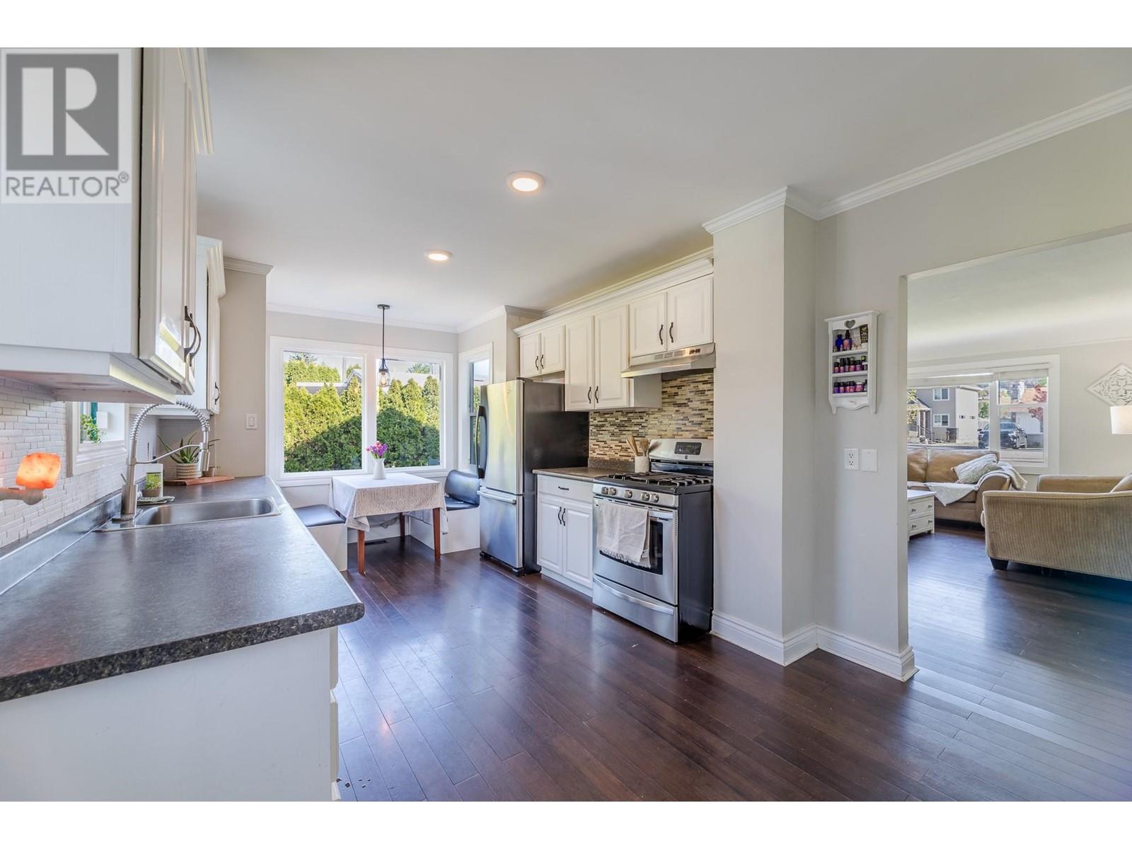 9718 Julia Street, Summerland, British Columbia  V0H 1Z6 - Photo 10 - 10345871