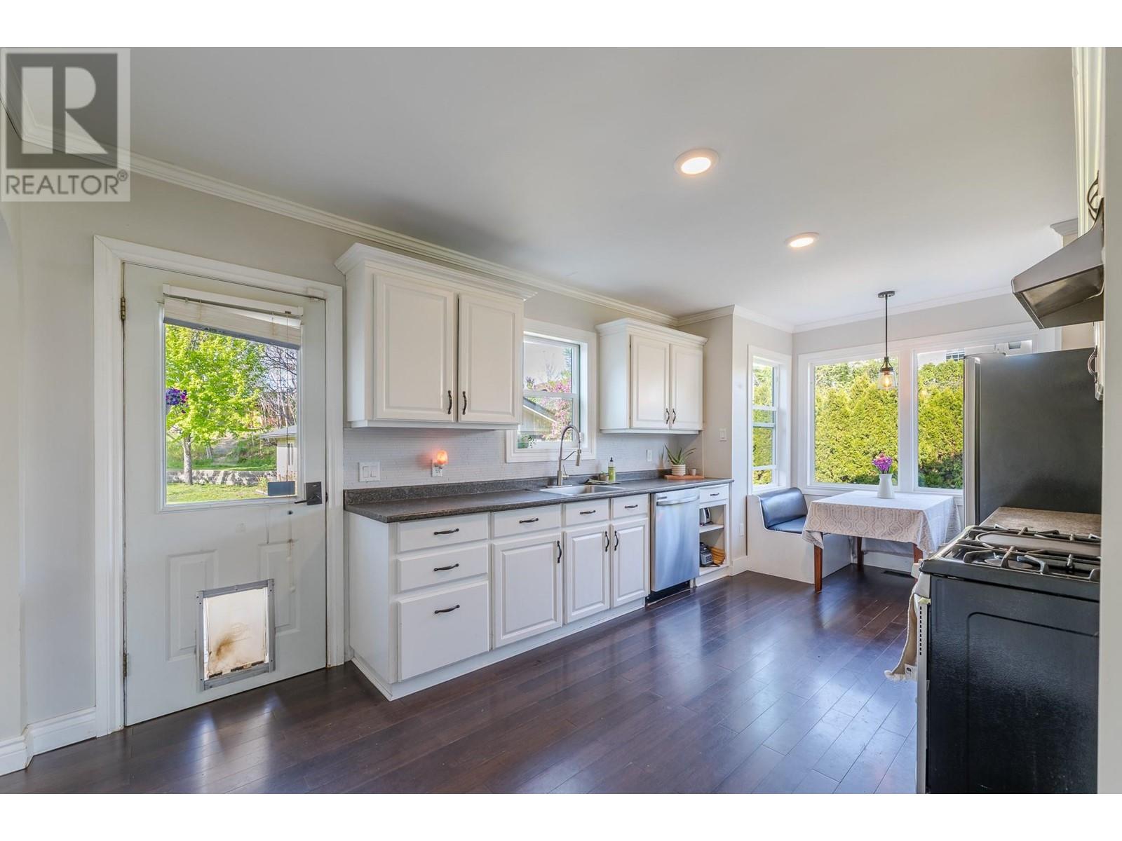 9718 Julia Street, Summerland, British Columbia  V0H 1Z6 - Photo 11 - 10345871