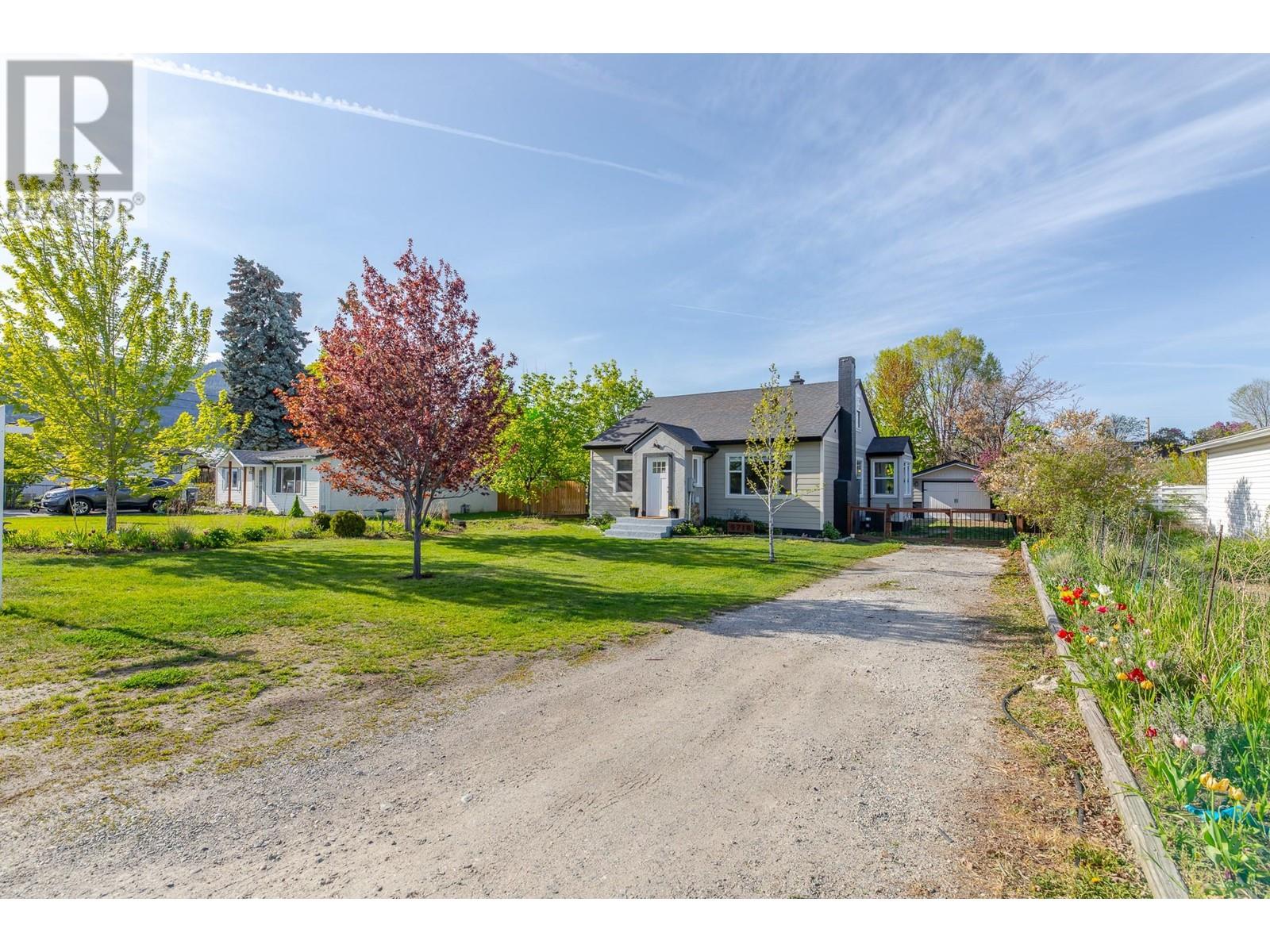 9718 Julia Street, Summerland, British Columbia  V0H 1Z6 - Photo 3 - 10345871