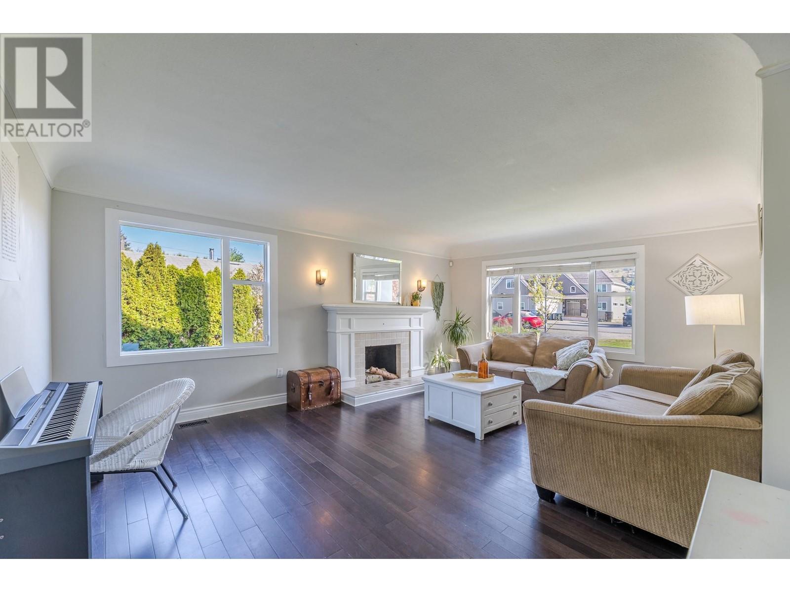 9718 Julia Street, Summerland, British Columbia  V0H 1Z6 - Photo 6 - 10345871
