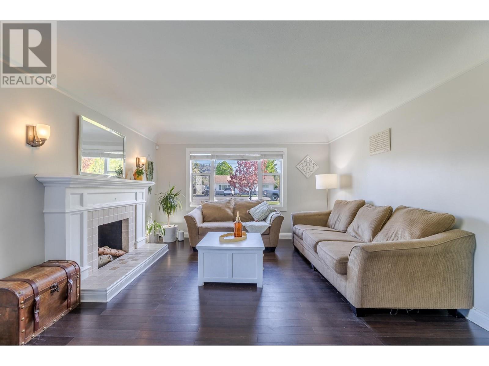 9718 Julia Street, Summerland, British Columbia  V0H 1Z6 - Photo 7 - 10345871