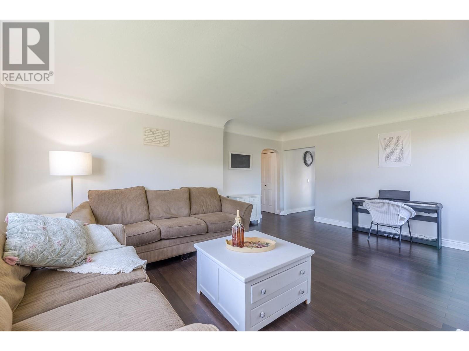 9718 Julia Street, Summerland, British Columbia  V0H 1Z6 - Photo 8 - 10345871