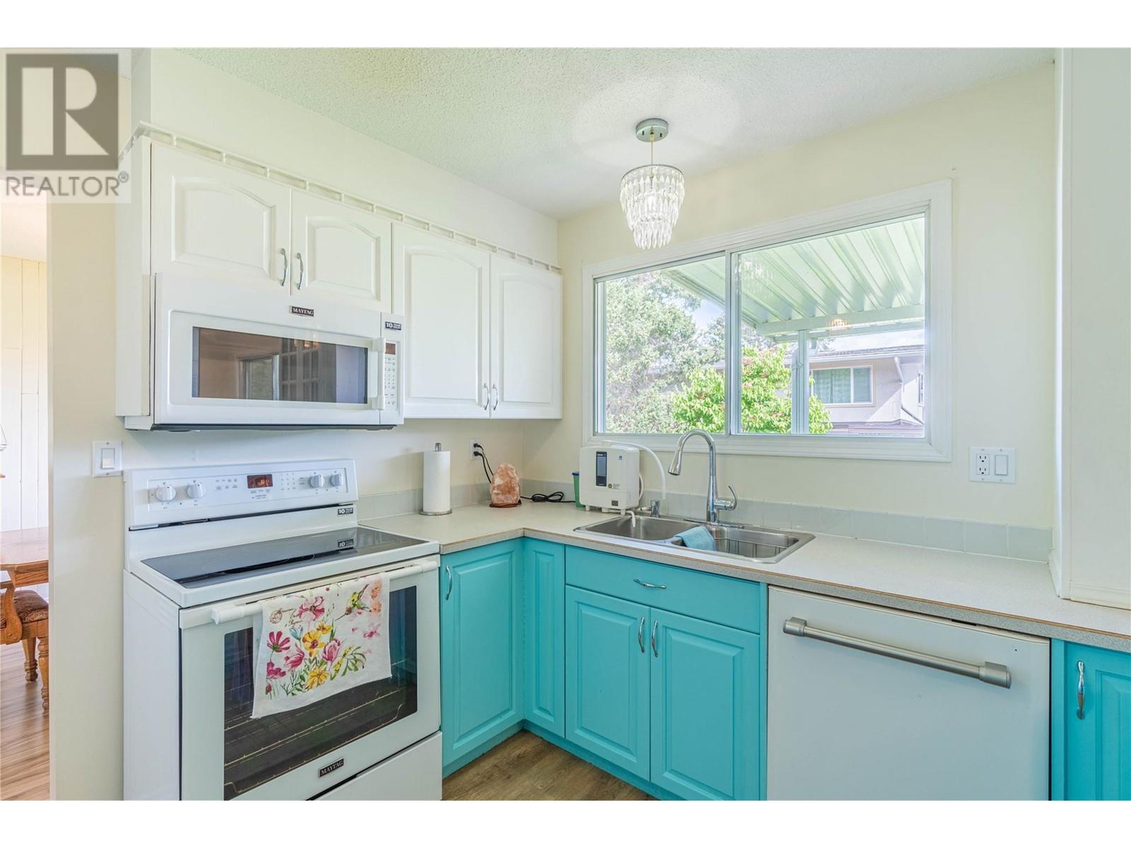 1338 Kenora Road, Kamloops, British Columbia  V2B 3X7 - Photo 8 - 10345508