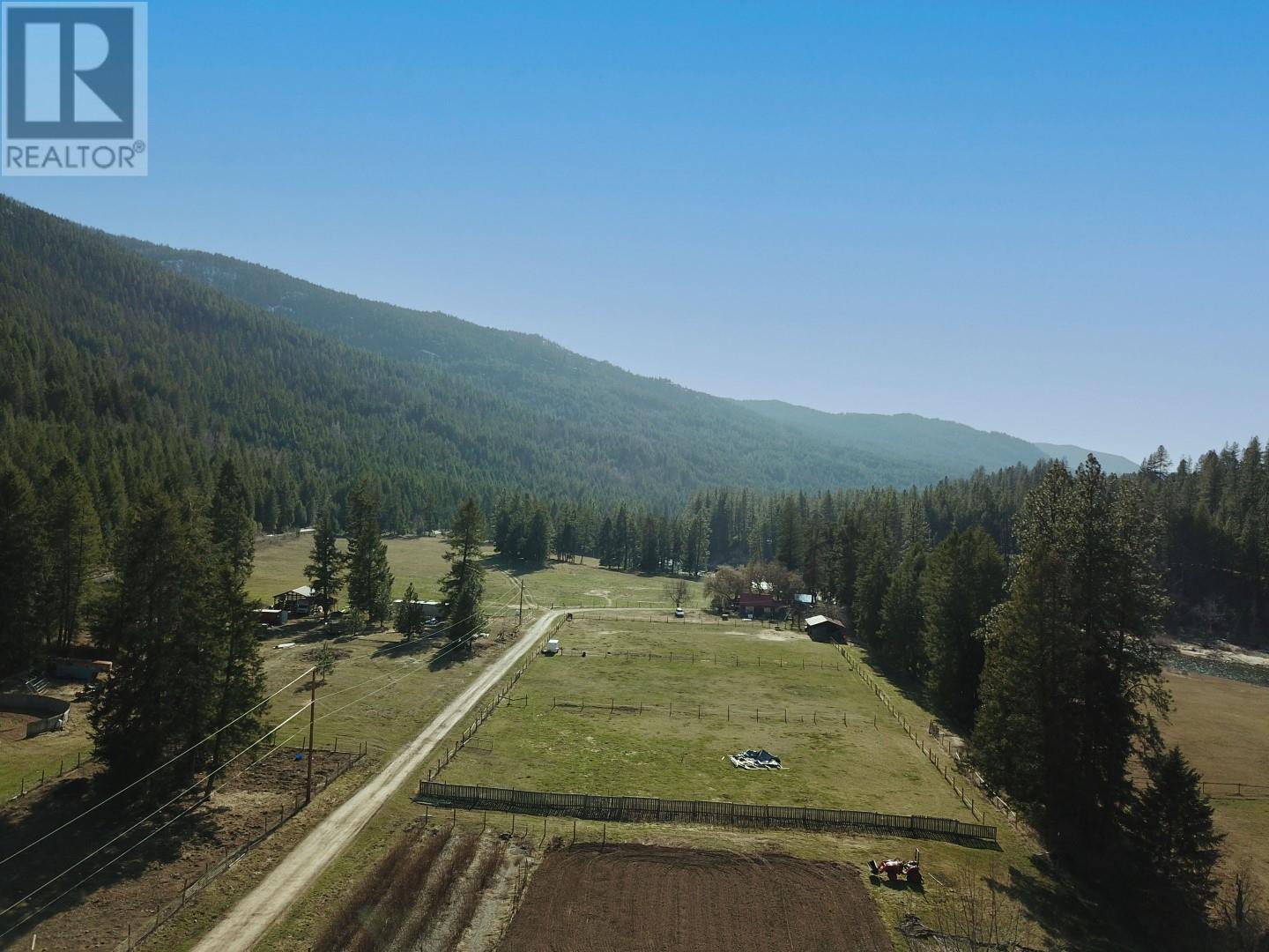 855 Ponderosa Drive, Christina Lake, British Columbia  V0H 1E0 - Photo 2 - 10345915