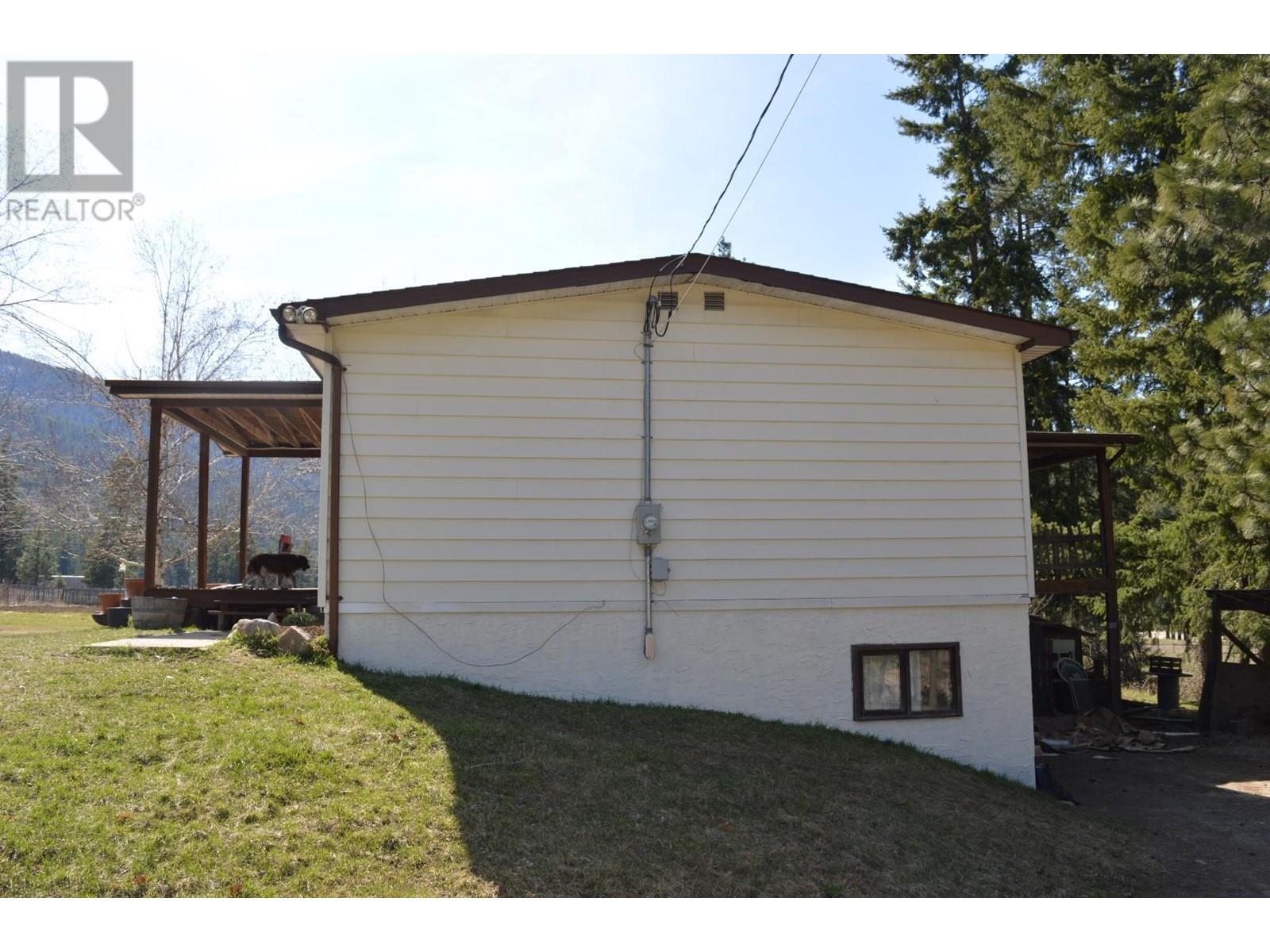 855 Ponderosa Drive, Christina Lake, British Columbia  V0H 1E0 - Photo 32 - 10345915