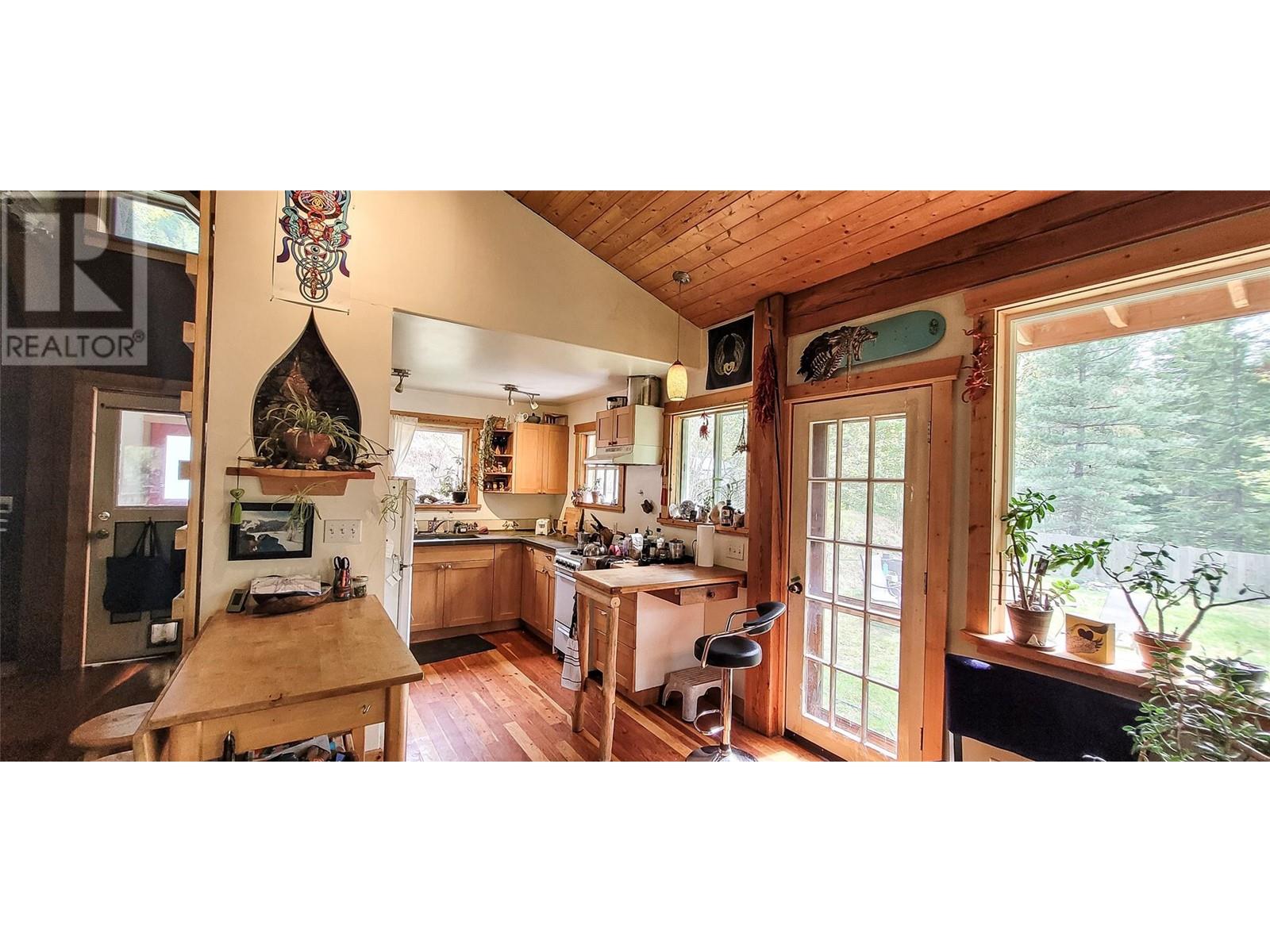 7152 Graham Road, Winlaw, British Columbia  V0G 2J0 - Photo 8 - 10344839