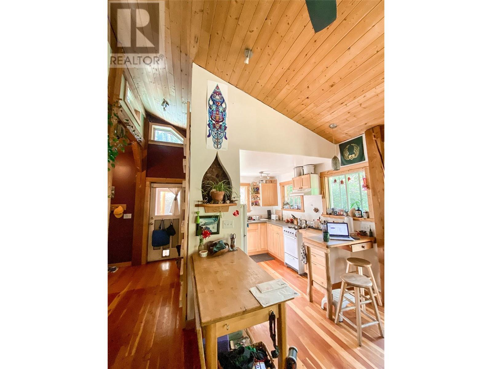 7152 Graham Road, Winlaw, British Columbia  V0G 2J0 - Photo 9 - 10344839
