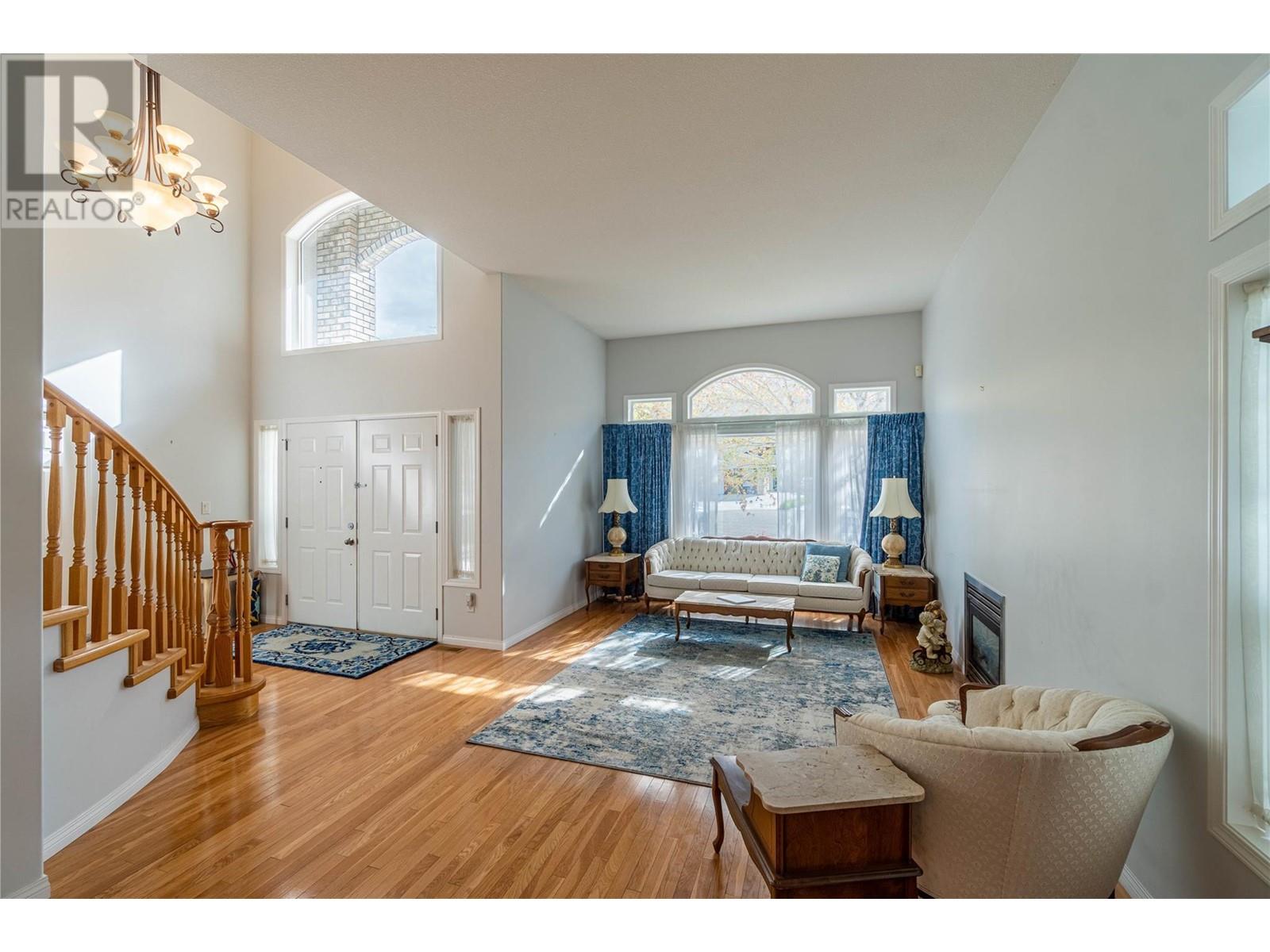 550 Mccurrach Place, Kamloops, British Columbia  V2B 8R1 - Photo 3 - 10345660
