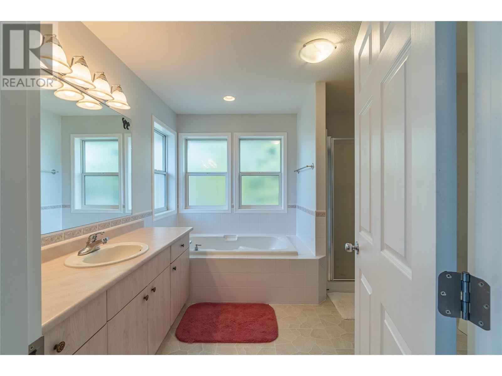 550 Mccurrach Place, Kamloops, British Columbia  V2B 8R1 - Photo 31 - 10345660