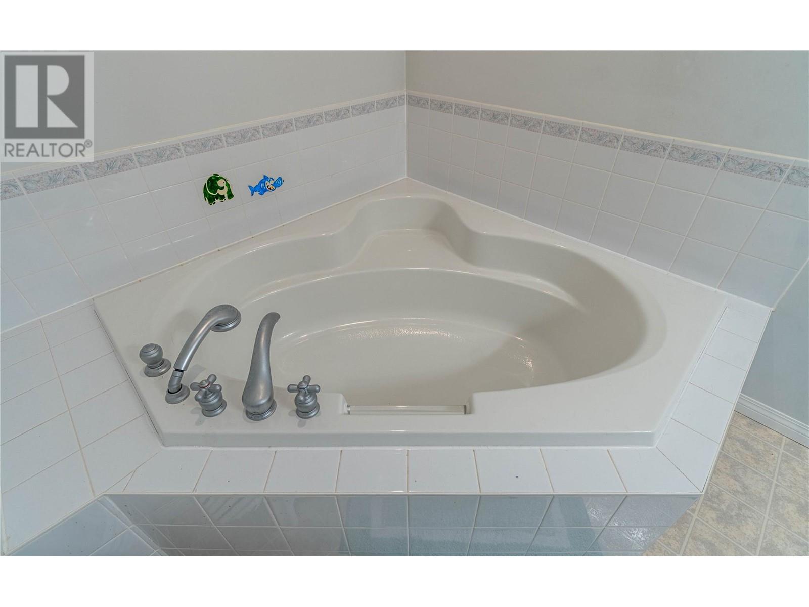 550 Mccurrach Place, Kamloops, British Columbia  V2B 8R1 - Photo 34 - 10345660
