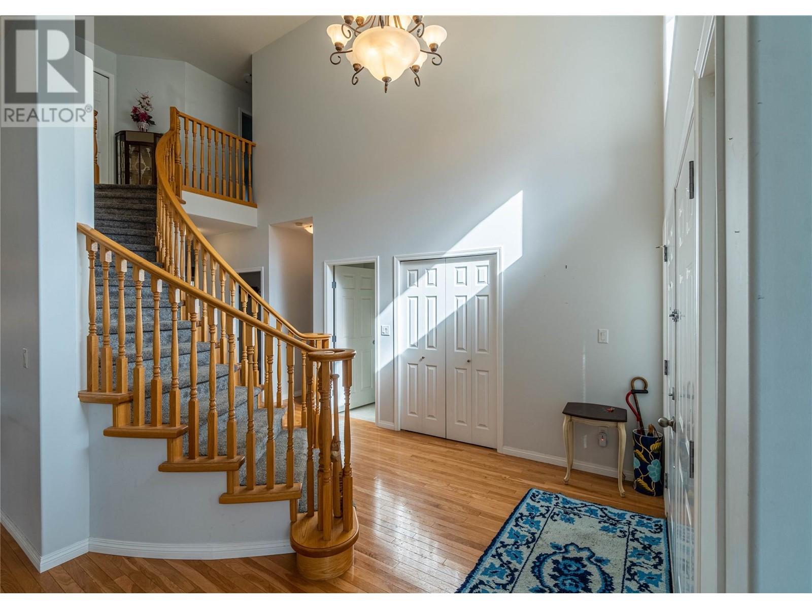 550 Mccurrach Place, Kamloops, British Columbia  V2B 8R1 - Photo 5 - 10345660
