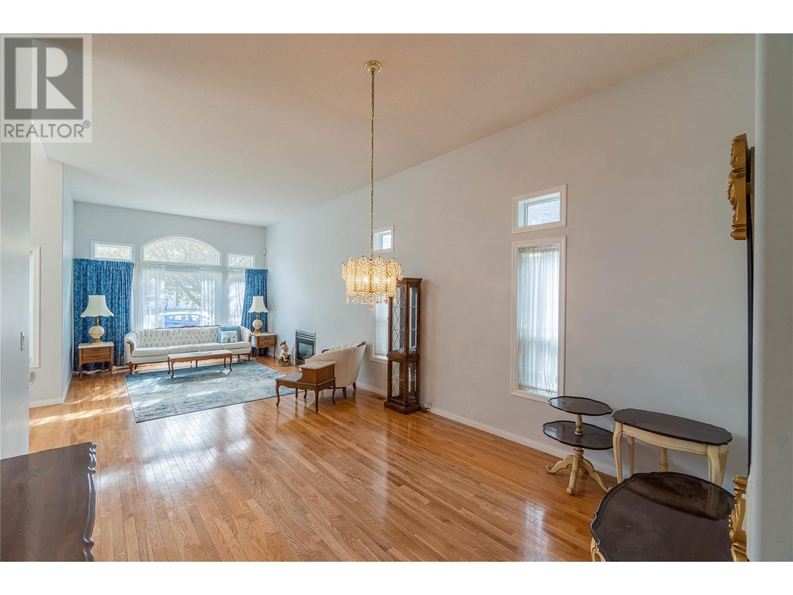 550 Mccurrach Place, Kamloops, British Columbia  V2B 8R1 - Photo 8 - 10345660