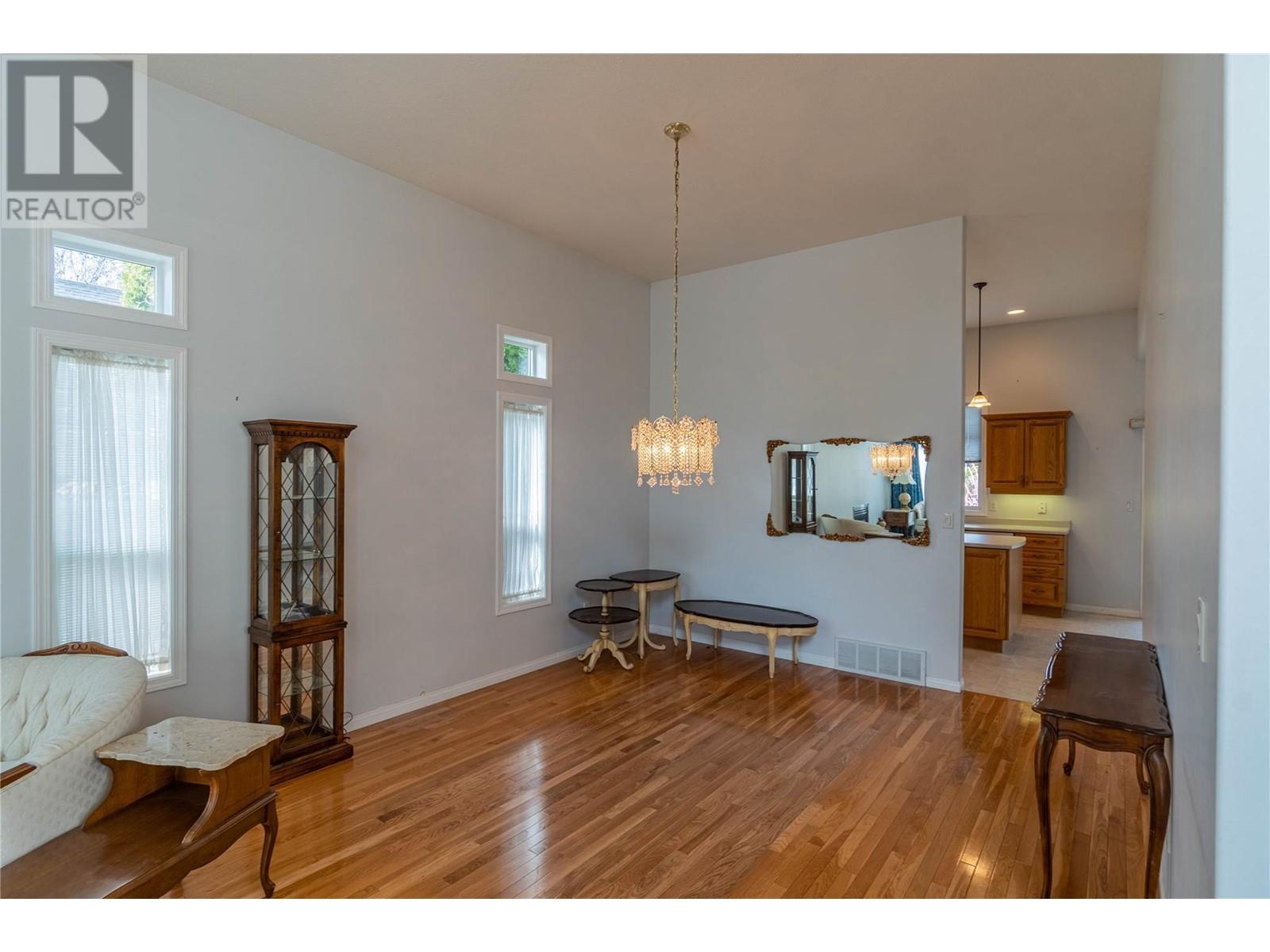 550 Mccurrach Place, Kamloops, British Columbia  V2B 8R1 - Photo 9 - 10345660