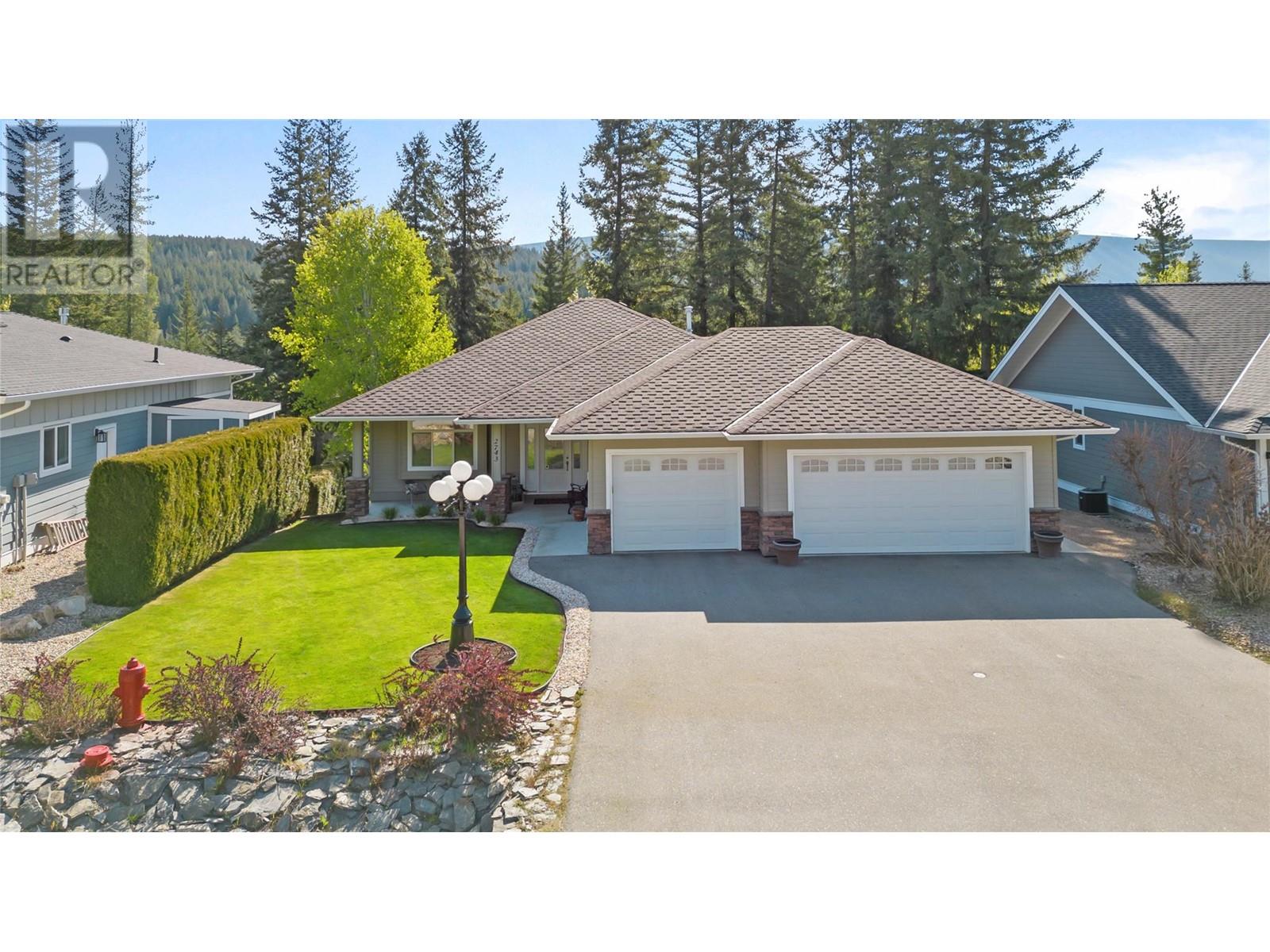 2743 Golf Course Drive, Blind Bay, British Columbia  V0E 1H2 - Photo 1 - 10345328