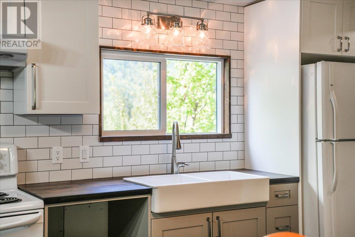 3969 Broadwater Road Unit# 10, Castlegar, British Columbia  V1N 4V5 - Photo 11 - 10345904