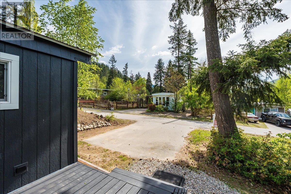 3969 Broadwater Road Unit# 10, Castlegar, British Columbia  V1N 4V5 - Photo 3 - 10345904