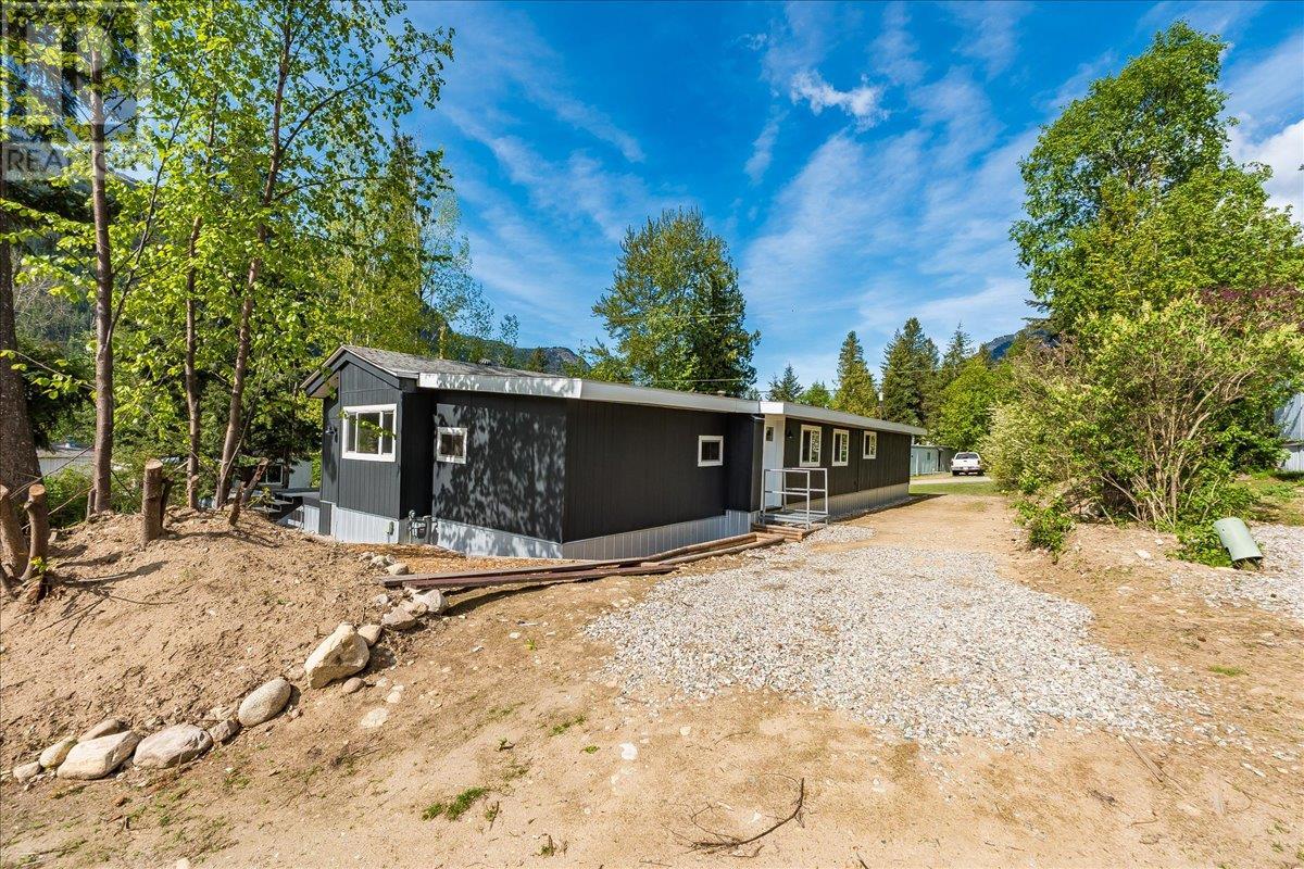 3969 Broadwater Road Unit# 10, Castlegar, British Columbia  V1N 4V5 - Photo 34 - 10345904