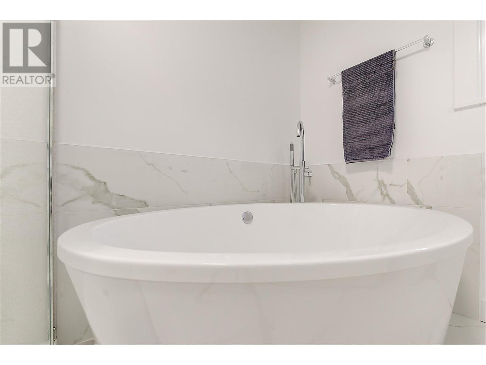 6178 Lipsett Avenue, Peachland, British Columbia  V0H 1X7 - Photo 37 - 10345894